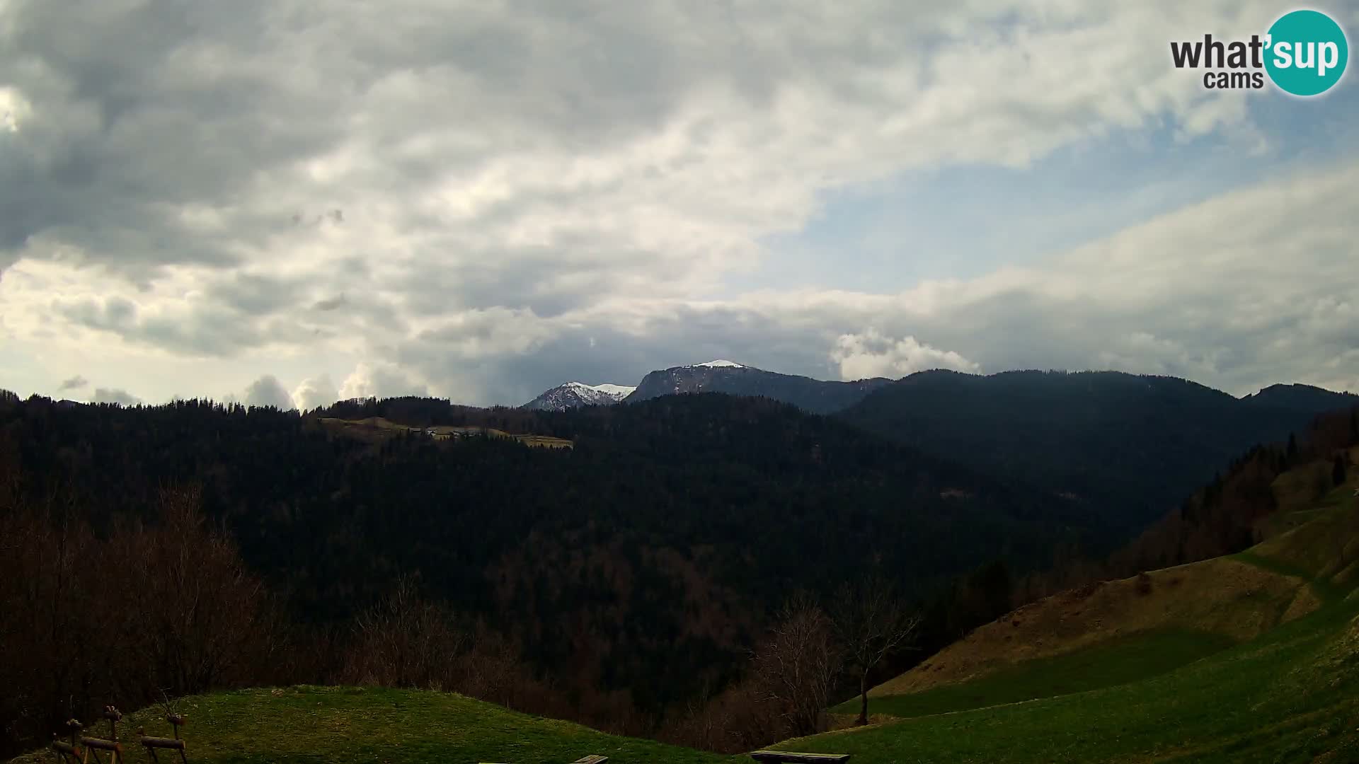 Webcam Brunarica Dražgoše – Live View of Ratitovec (1666 m)