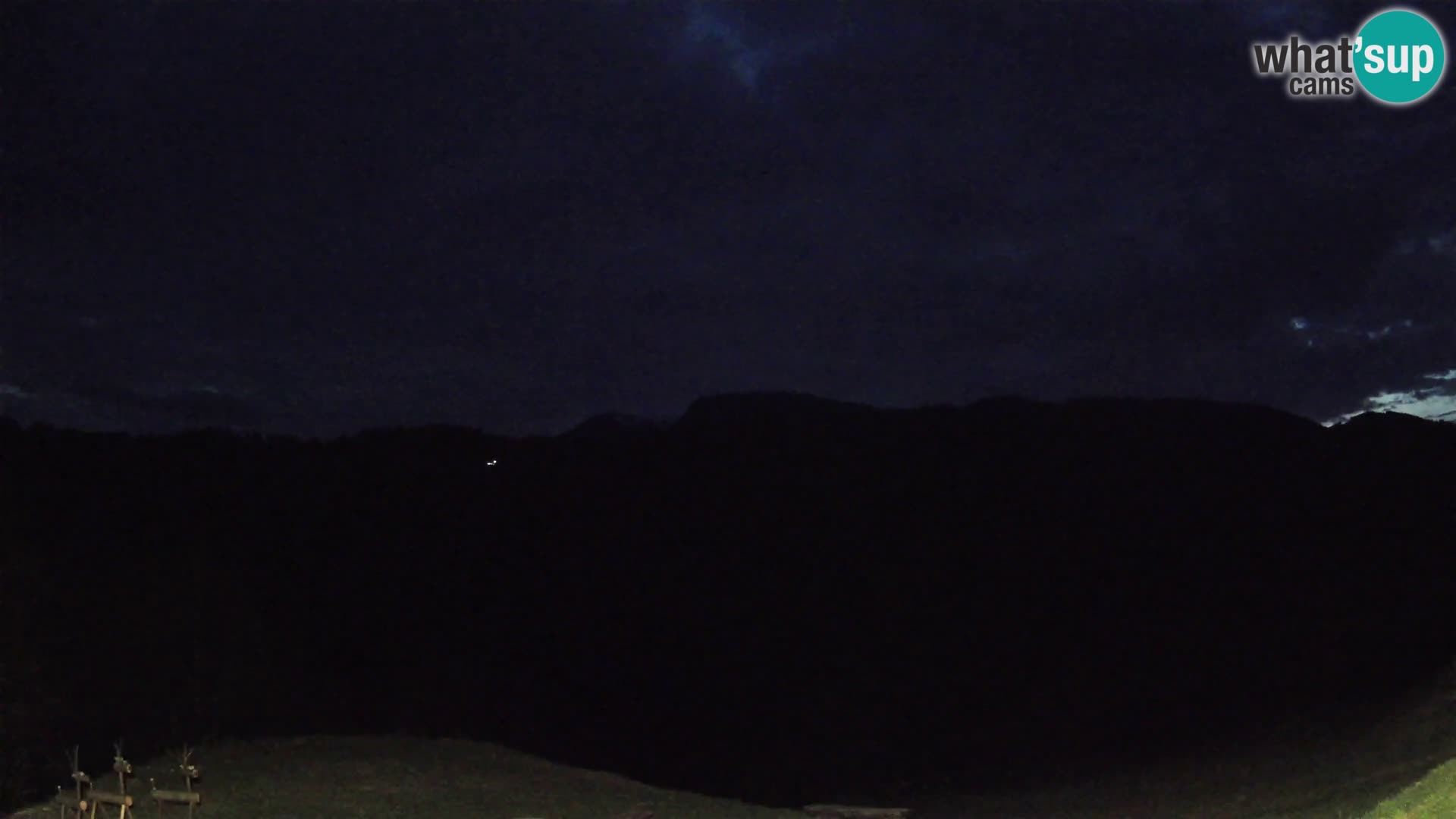 Webcam Brunarica Dražgoše – Live View of Ratitovec (1666 m)