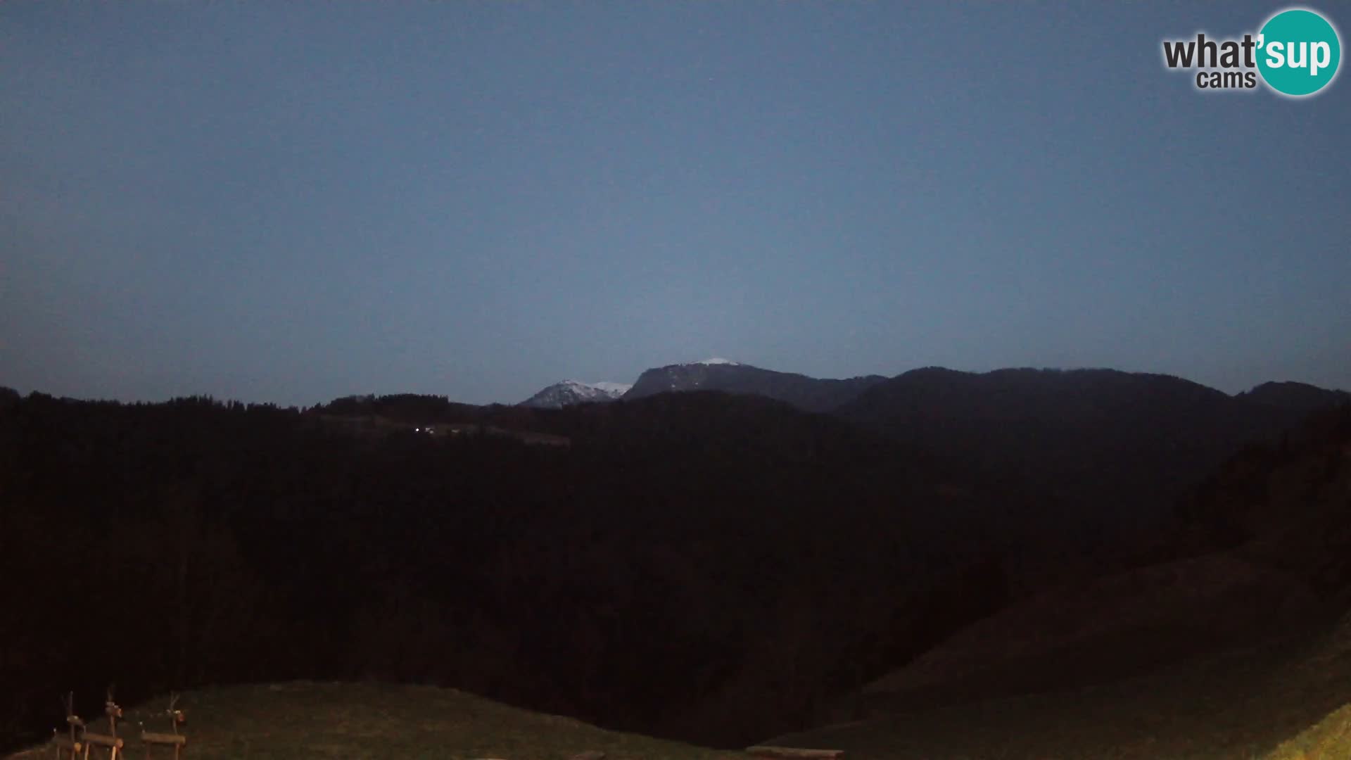 Webcam Brunarica Dražgoše – Live View of Ratitovec (1666 m)