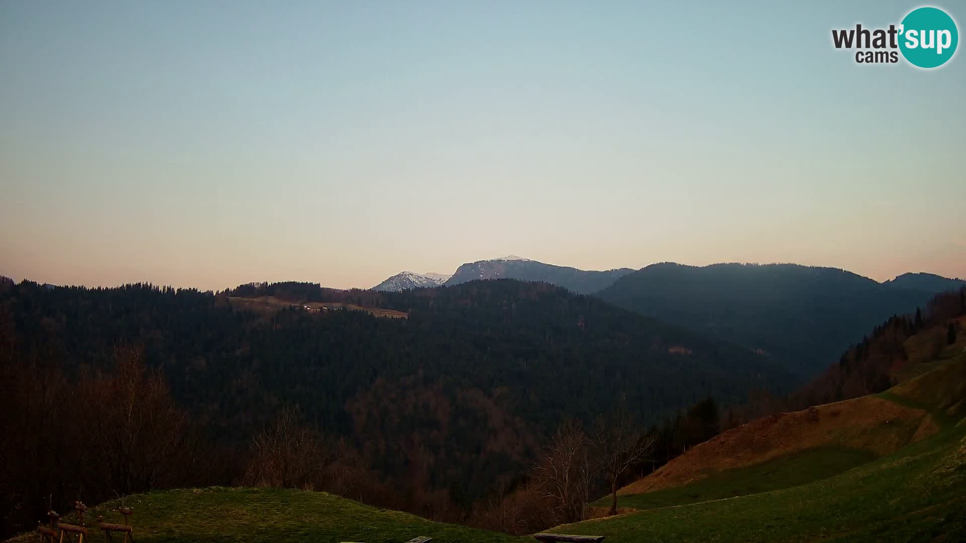 Webcam Brunarica Dražgoše – Live View of Ratitovec (1666 m)