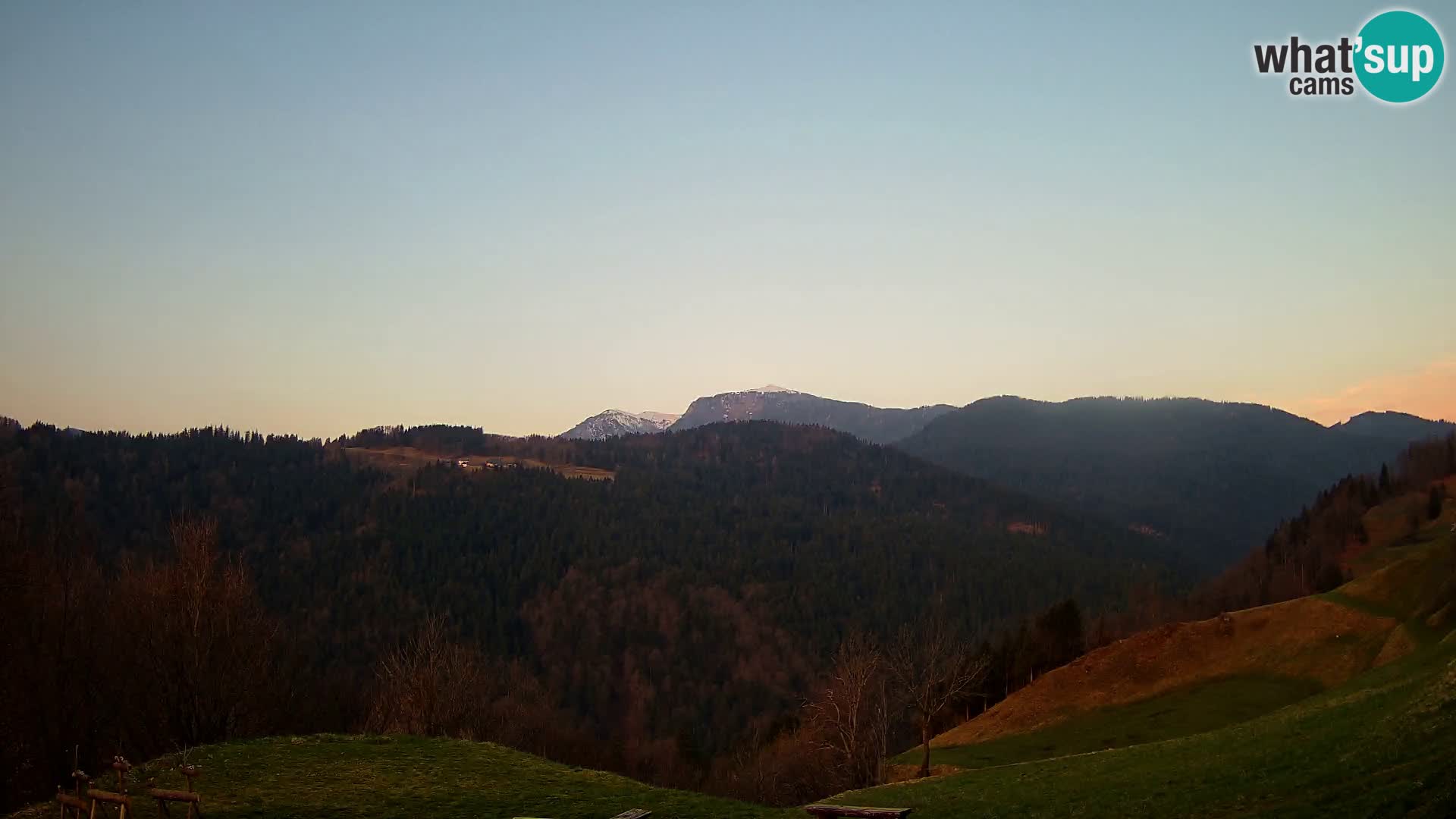 Webcam Brunarica Dražgoše – Live View of Ratitovec (1666 m)