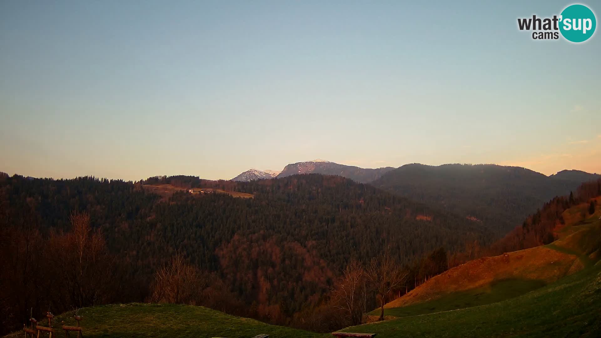 Webcam Brunarica Dražgoše – Live View of Ratitovec (1666 m)