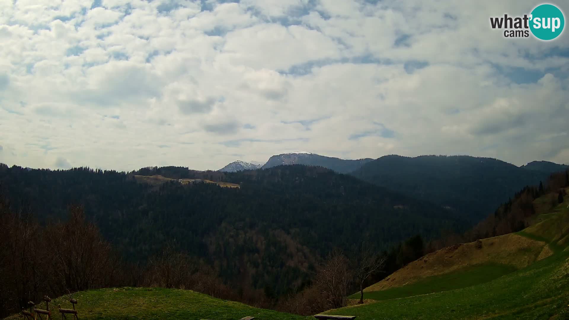 Web kamera Brunarica Dražgoše – Pogled uživo na Ratitovec (1666 m)