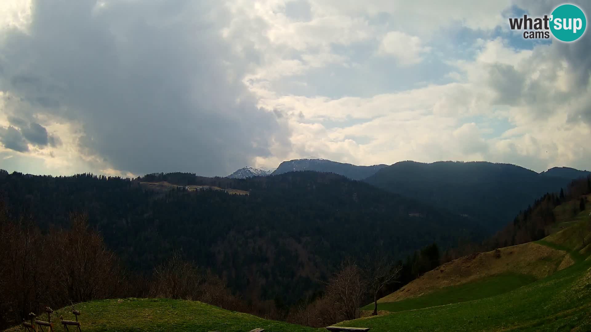 Webcam Brunarica Dražgoše – Live View of Ratitovec (1666 m)