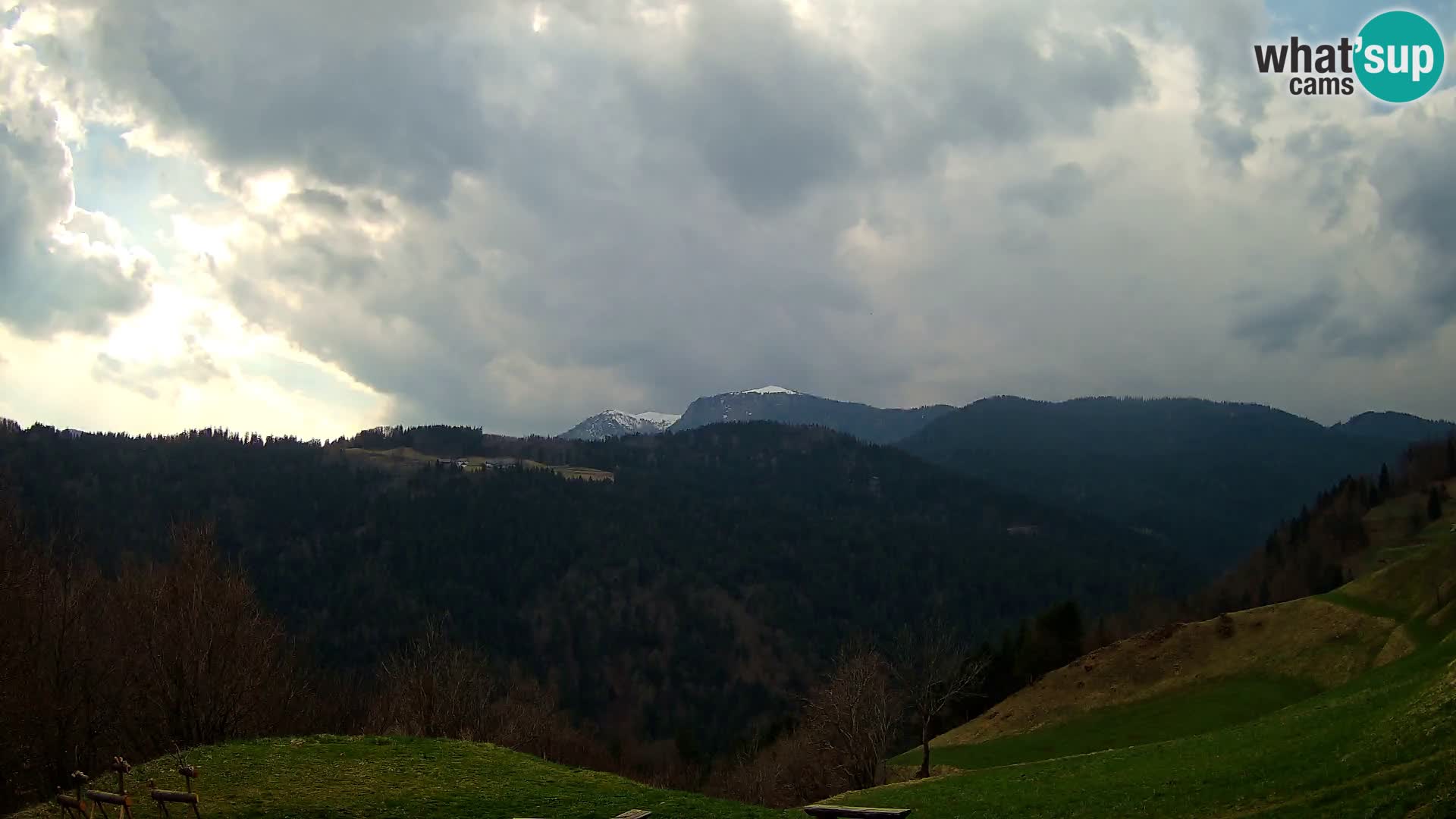 Webcam Brunarica Dražgoše – Live View of Ratitovec (1666 m)