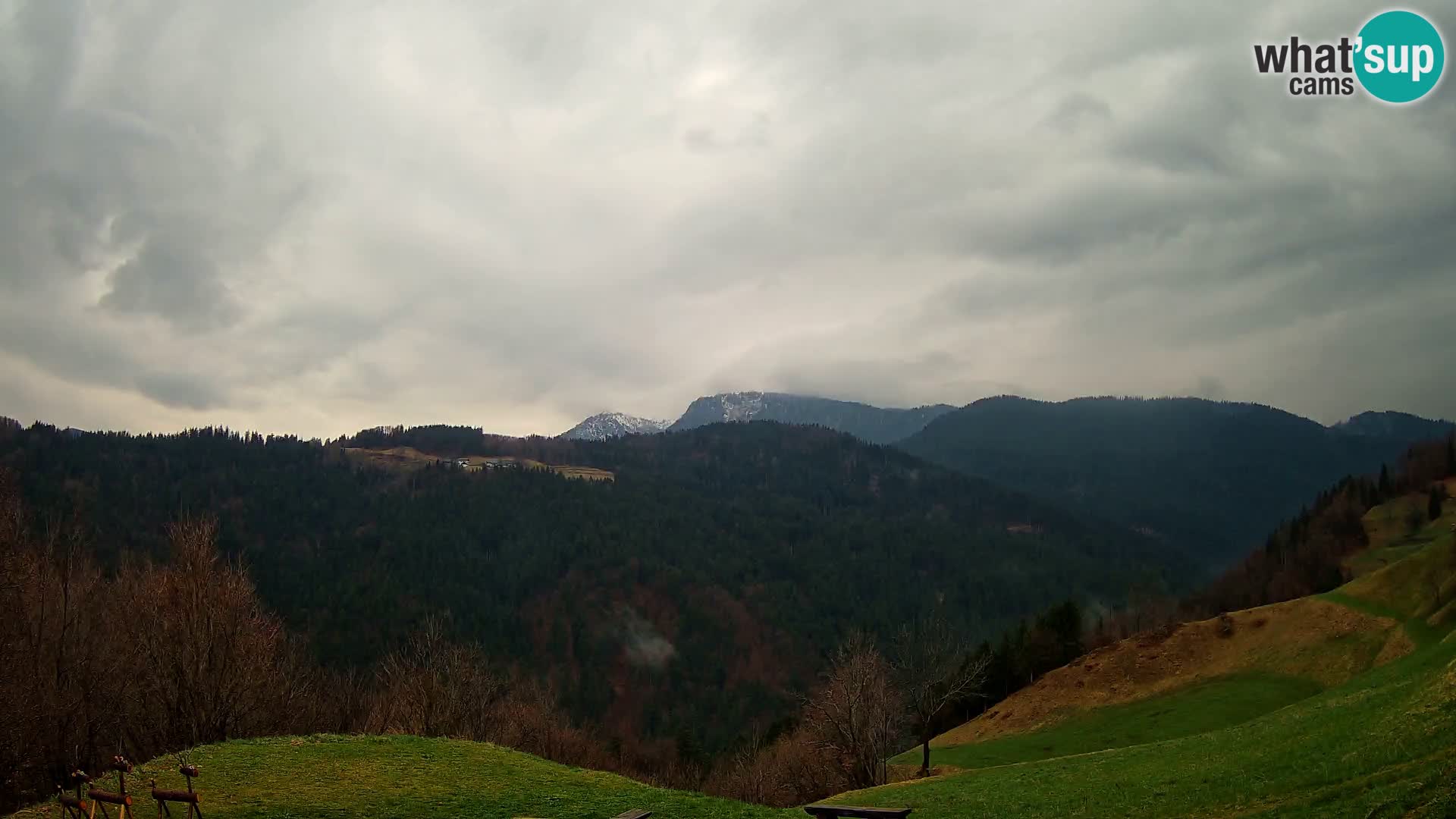 Webcam Brunarica Dražgoše – Live View of Ratitovec (1666 m)