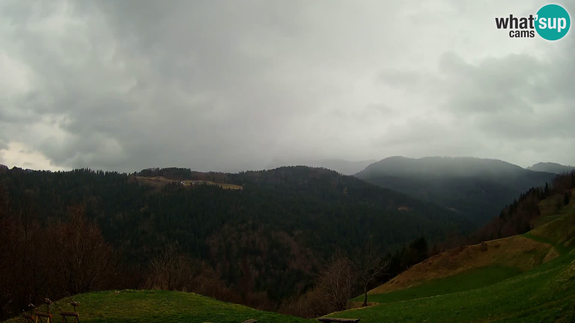 Webcam Brunarica Dražgoše – Vista live sul Ratitovec (1666 m)