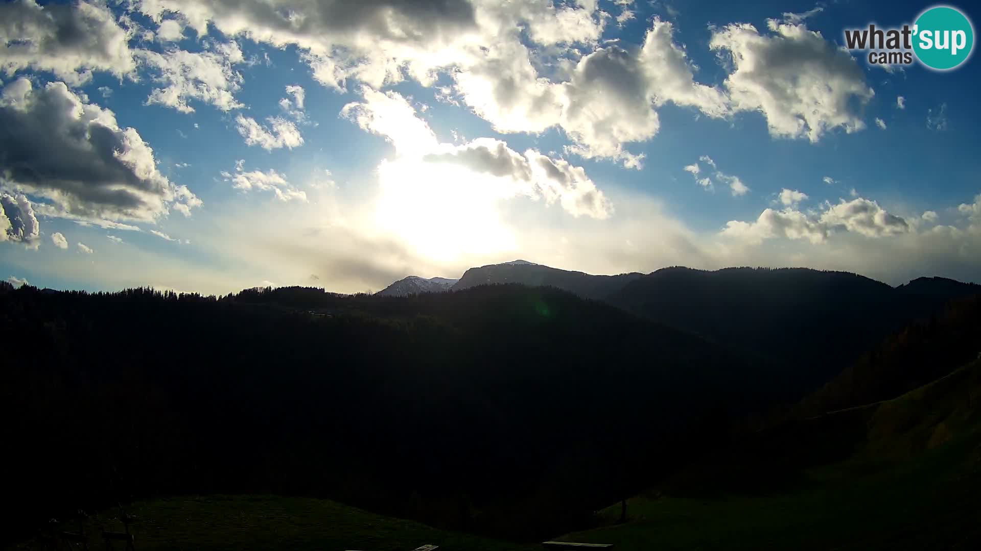 Webcam Brunarica Dražgoše – Live View of Ratitovec (1666 m)