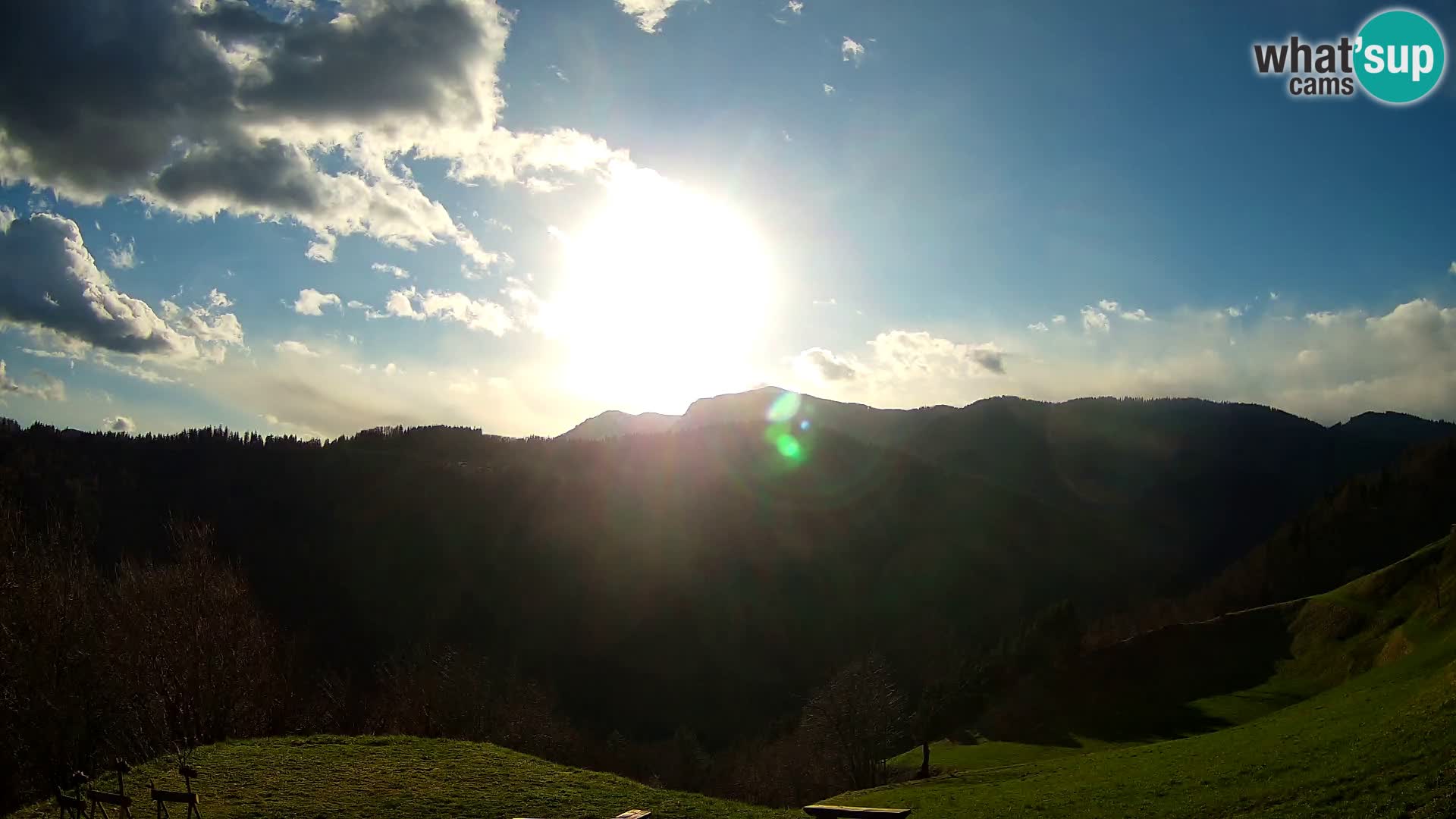 Webcam Brunarica Dražgoše – Live View of Ratitovec (1666 m)