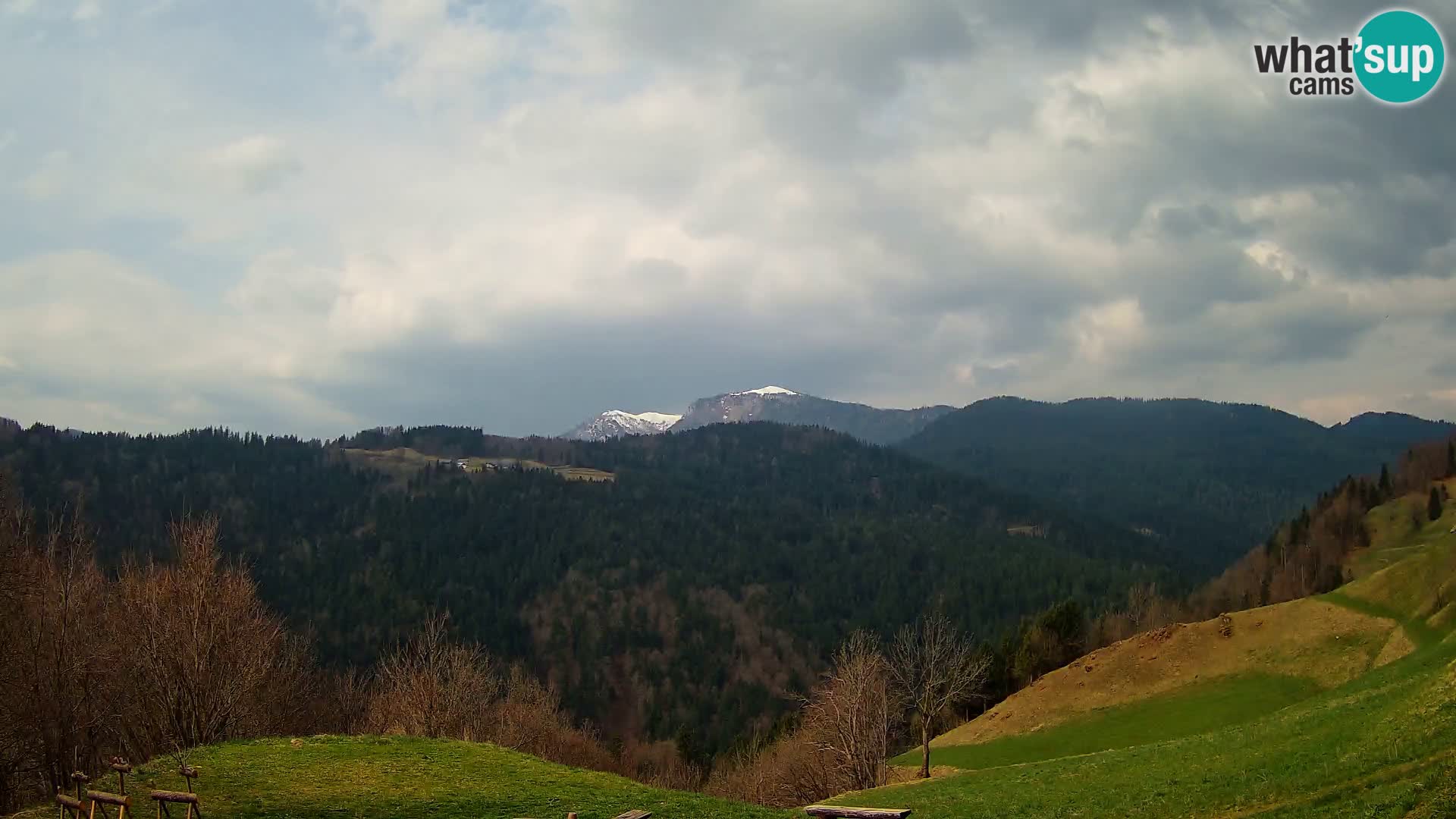 Webcam Brunarica Dražgoše – Liveblick auf Ratitovec (1666 m)