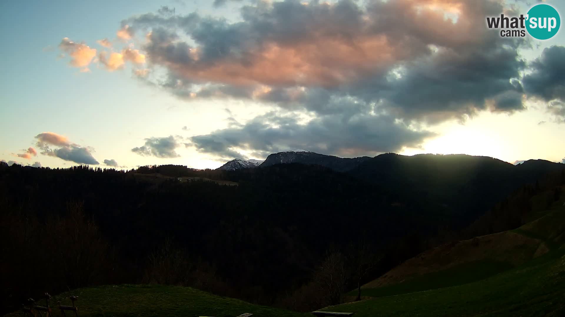 Webcam Brunarica Dražgoše – Live View of Ratitovec (1666 m)