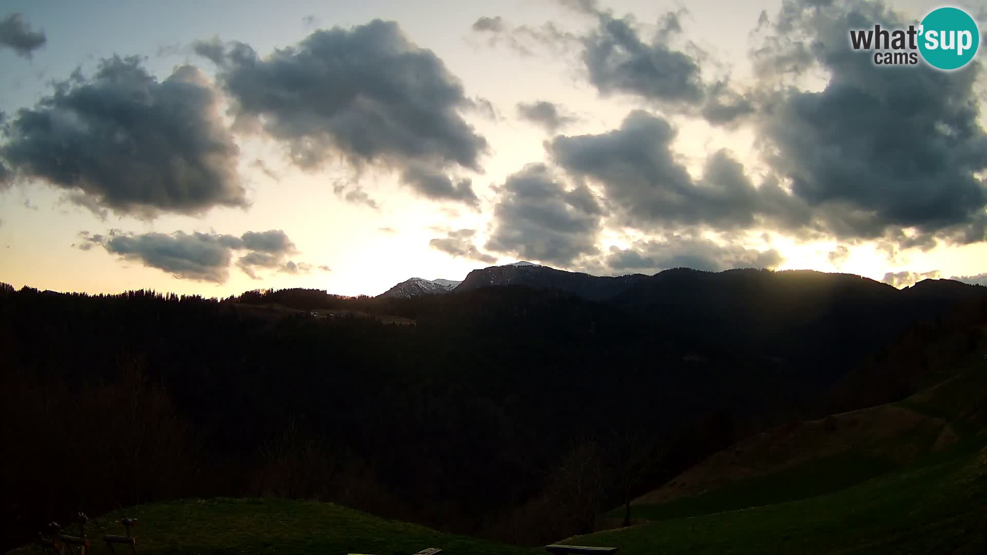 Webcam Brunarica Dražgoše – Live View of Ratitovec (1666 m)