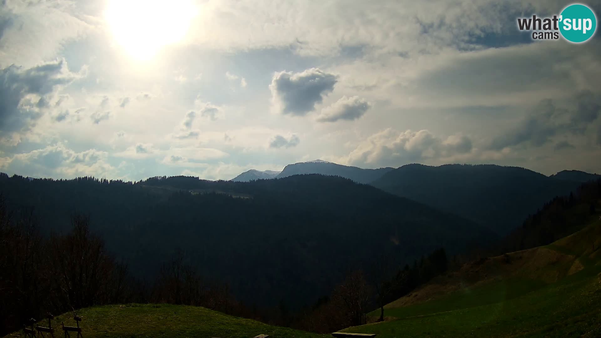 Webcam Brunarica Dražgoše – Vista live sul Ratitovec (1666 m)