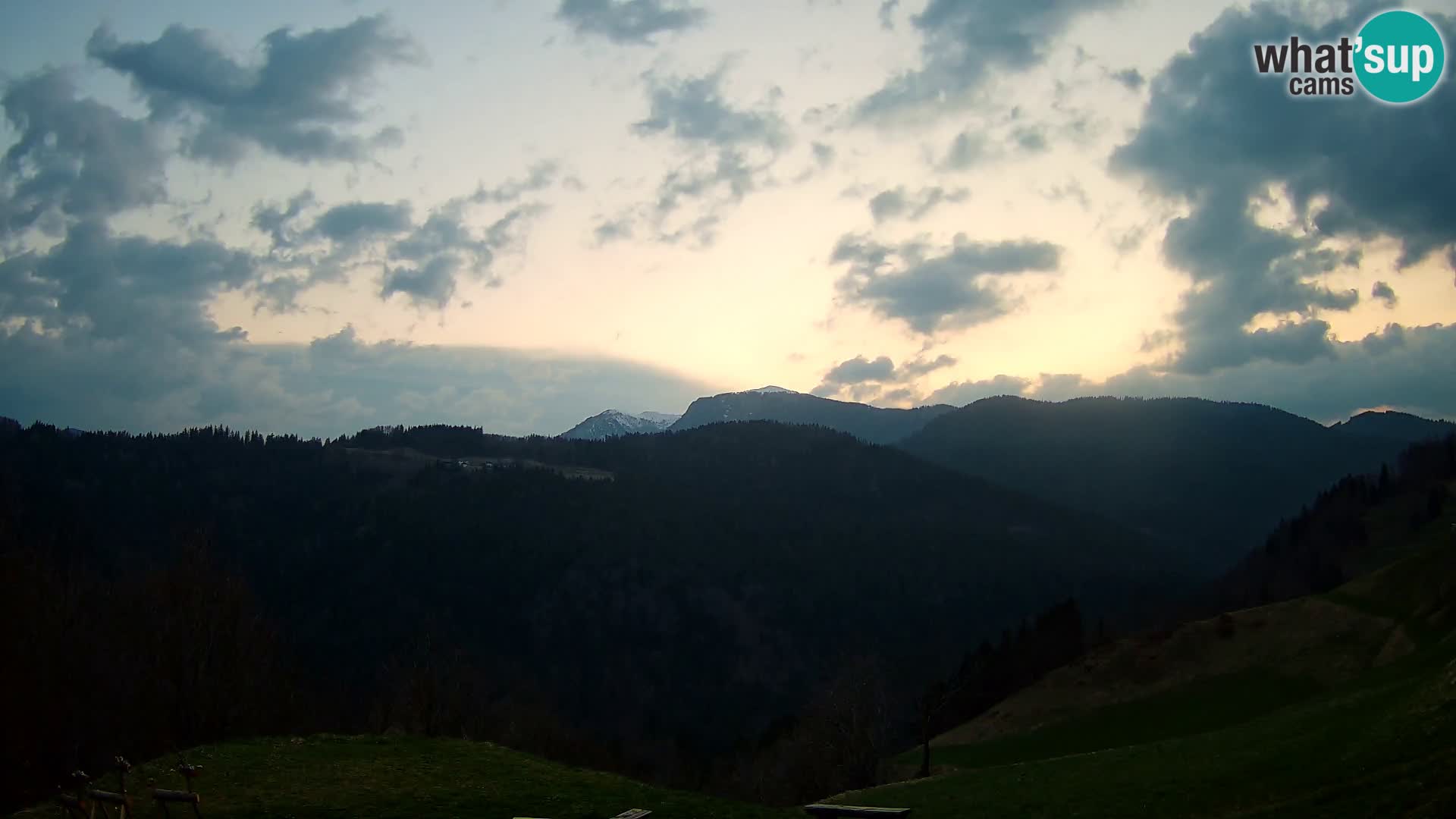 Webcam Brunarica Dražgoše – Live View of Ratitovec (1666 m)