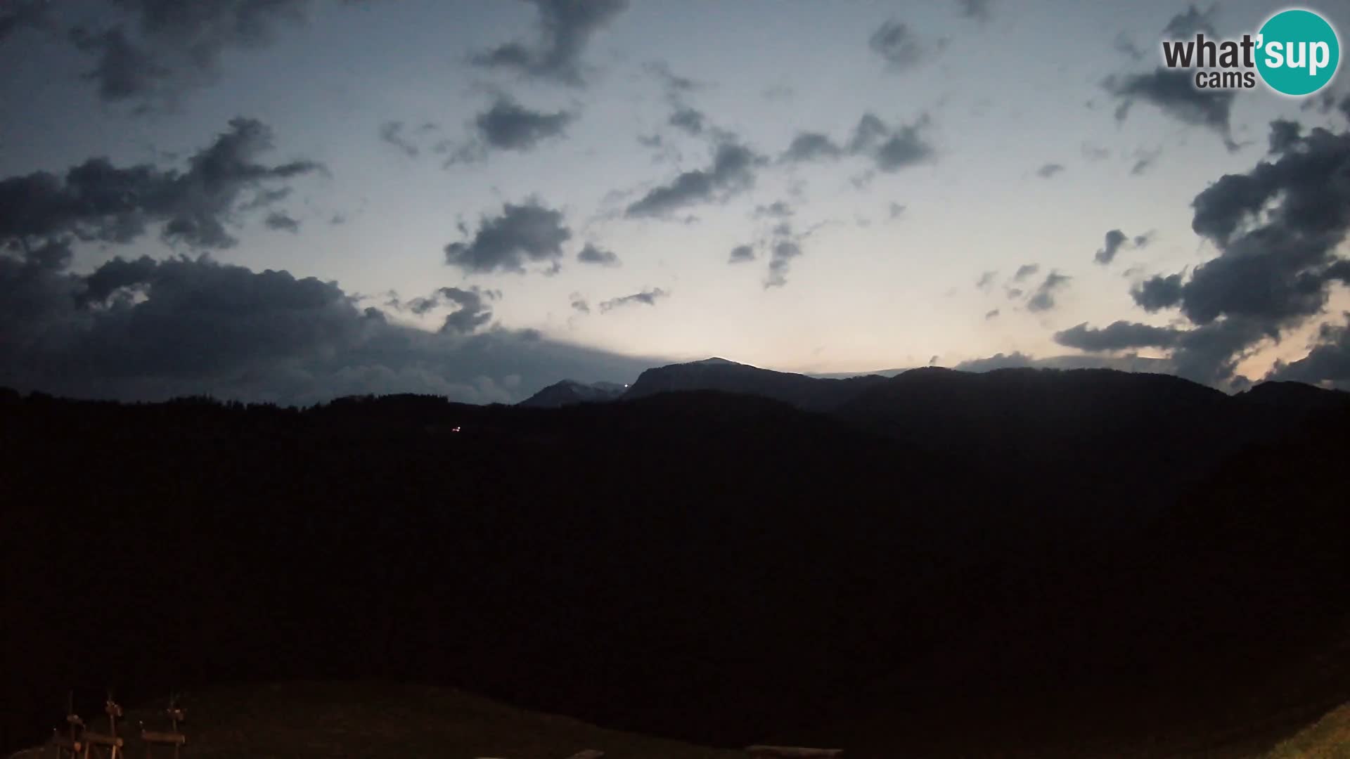 Webcam Brunarica Dražgoše – Live View of Ratitovec (1666 m)