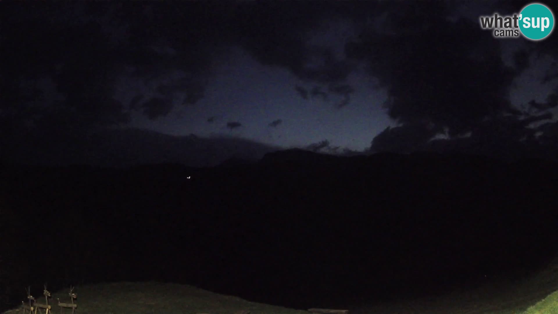 Webcam Brunarica Dražgoše – Live View of Ratitovec (1666 m)