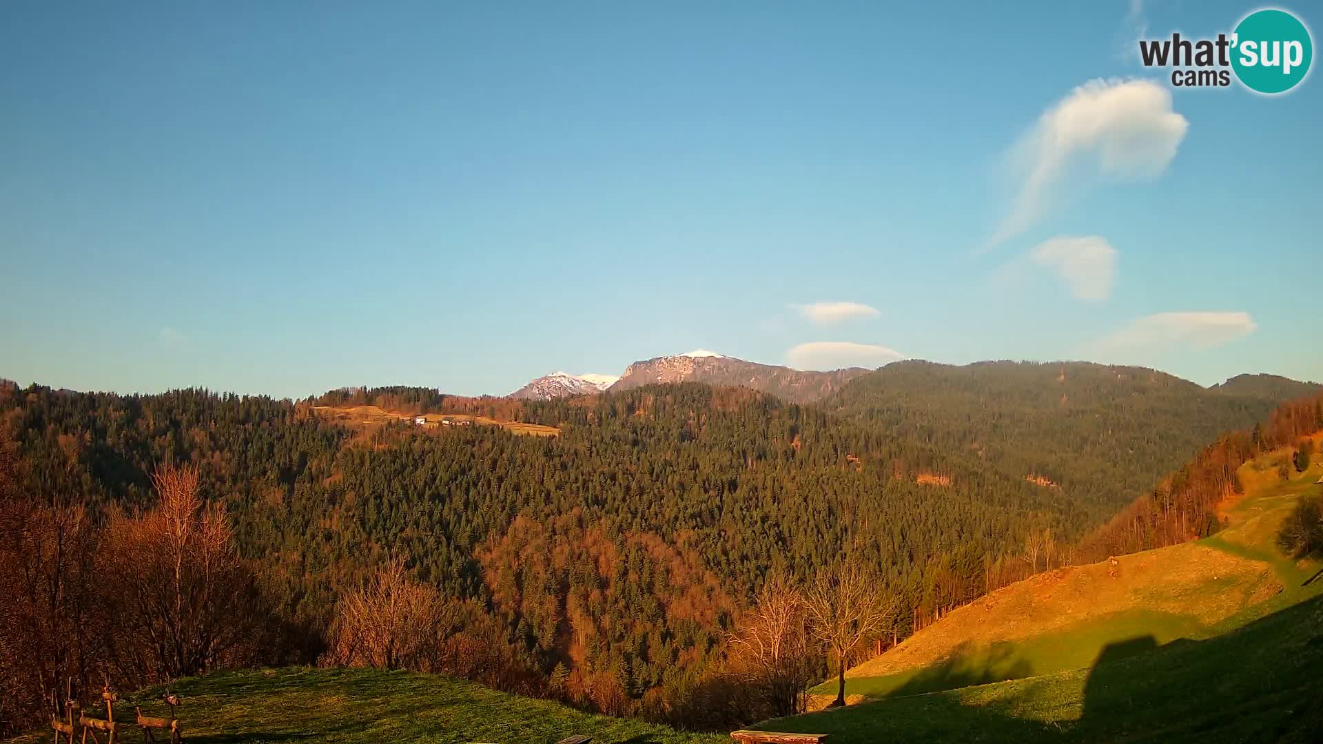 Webcam Brunarica Dražgoše – Liveblick auf Ratitovec (1666 m)