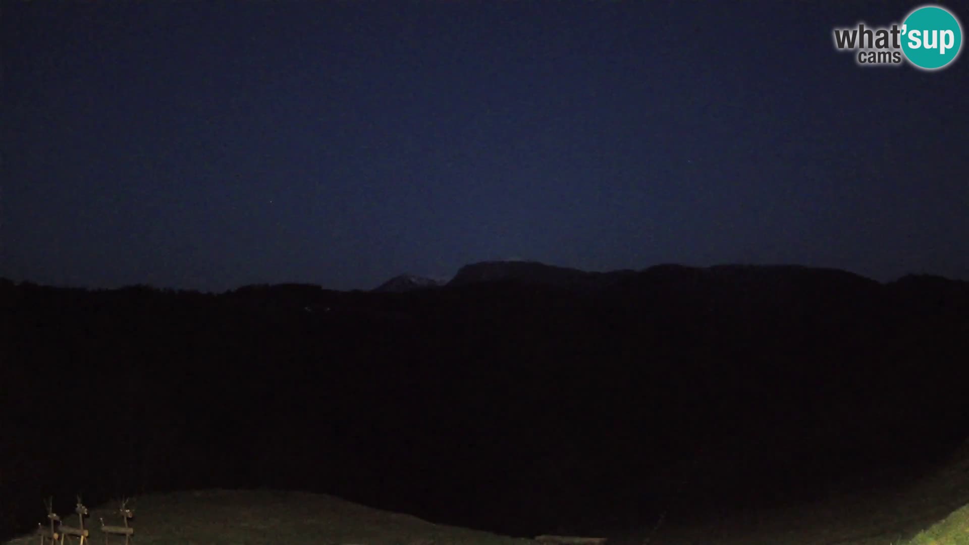 Webcam Brunarica Dražgoše – Live View of Ratitovec (1666 m)