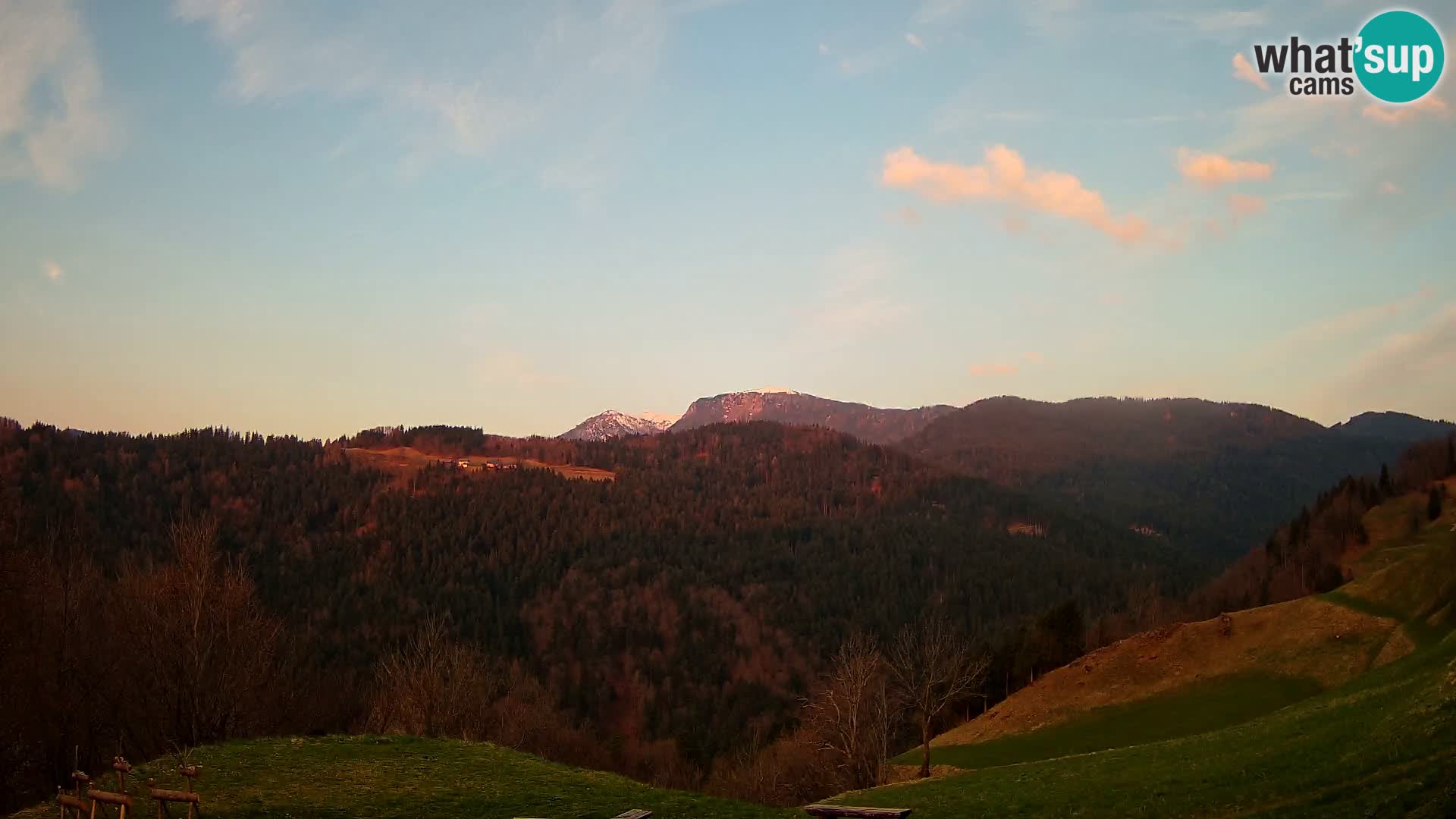 Webcam Brunarica Dražgoše – Live View of Ratitovec (1666 m)