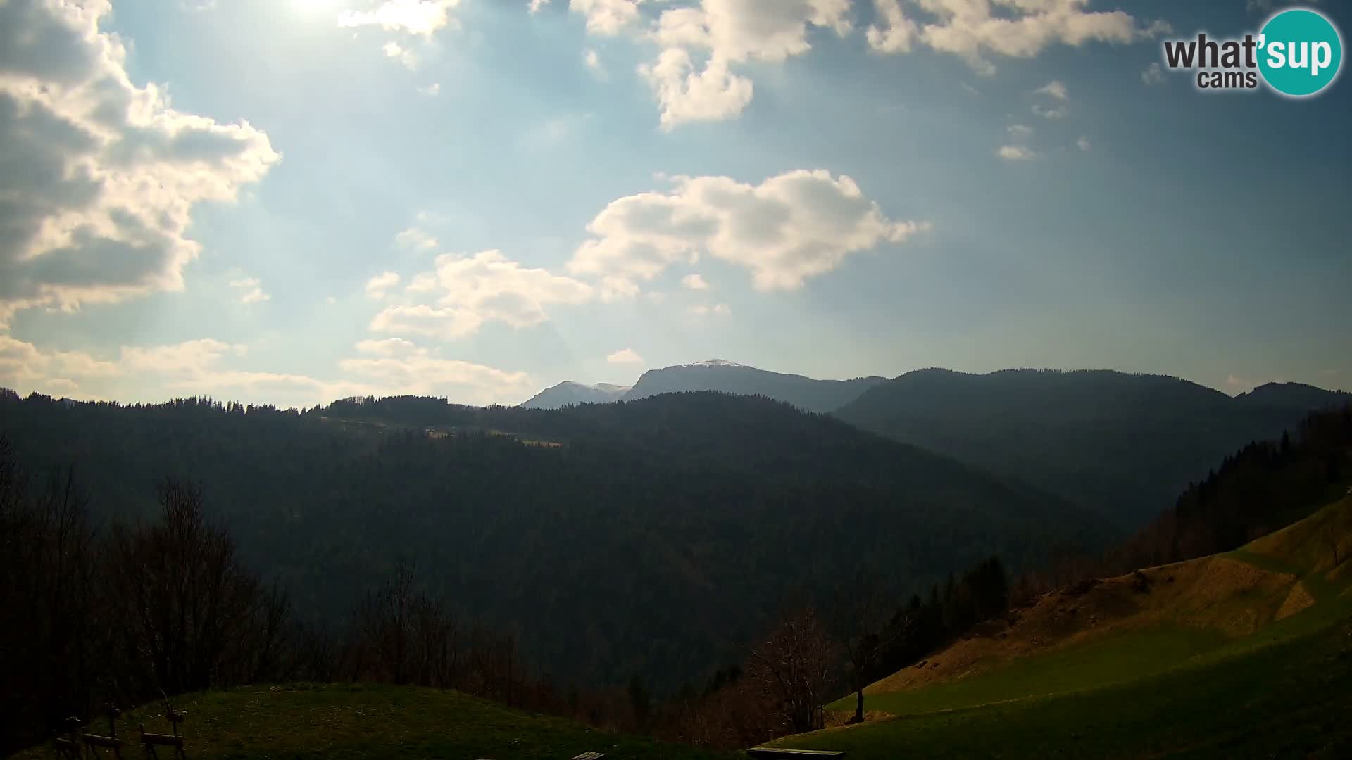 Webcam Brunarica Dražgoše – Live View of Ratitovec (1666 m)