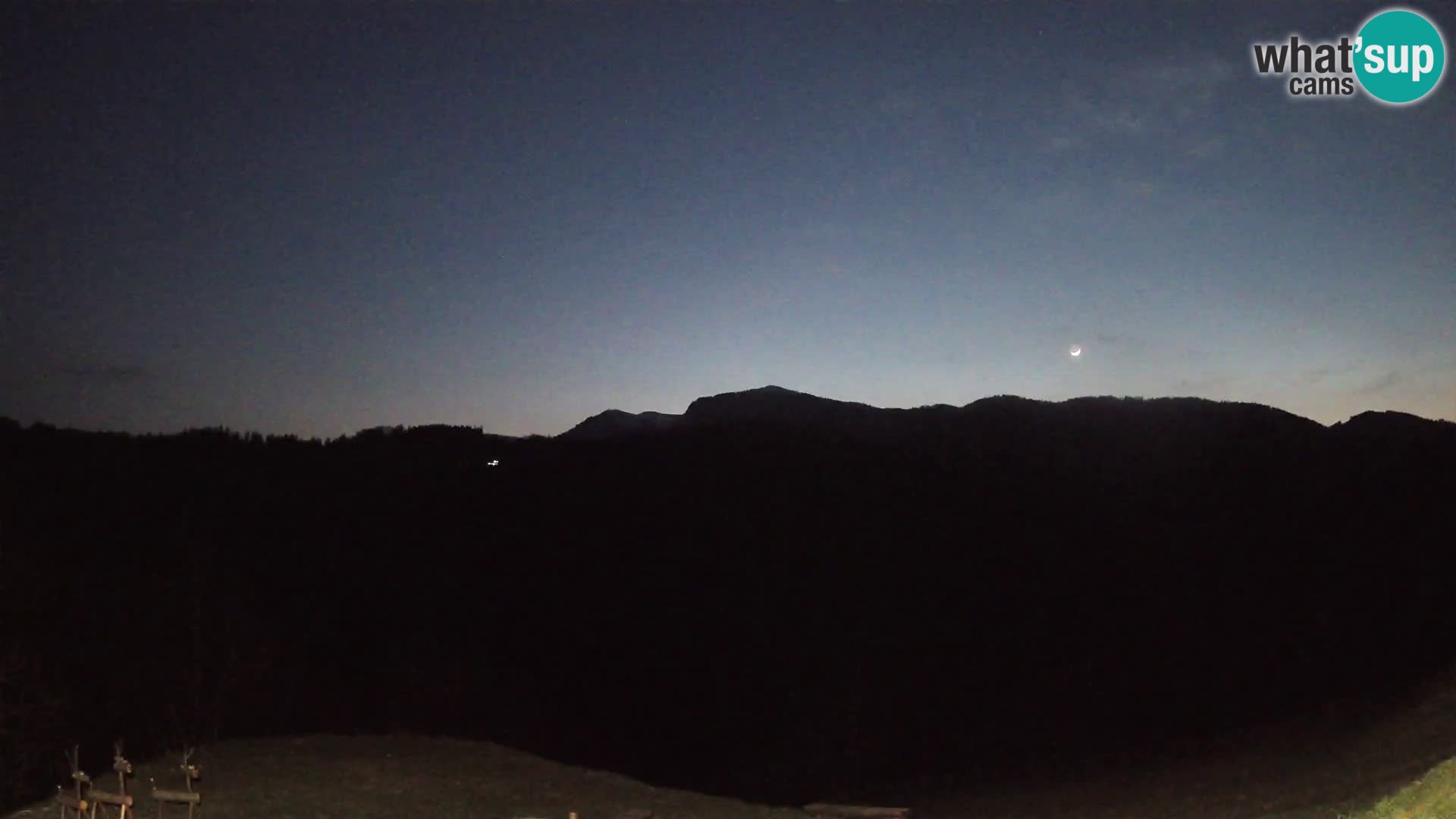 Webcam Brunarica Dražgoše – Live View of Ratitovec (1666 m)