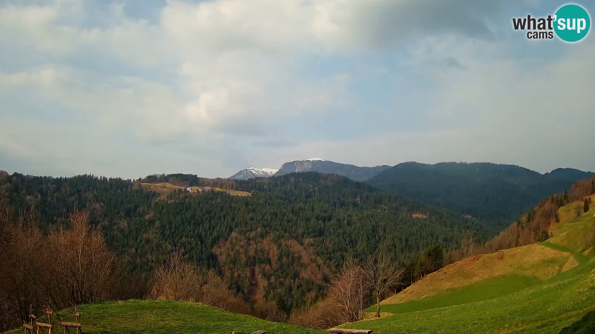 Web kamera Brunarica Dražgoše – Pogled uživo na Ratitovec (1666 m)