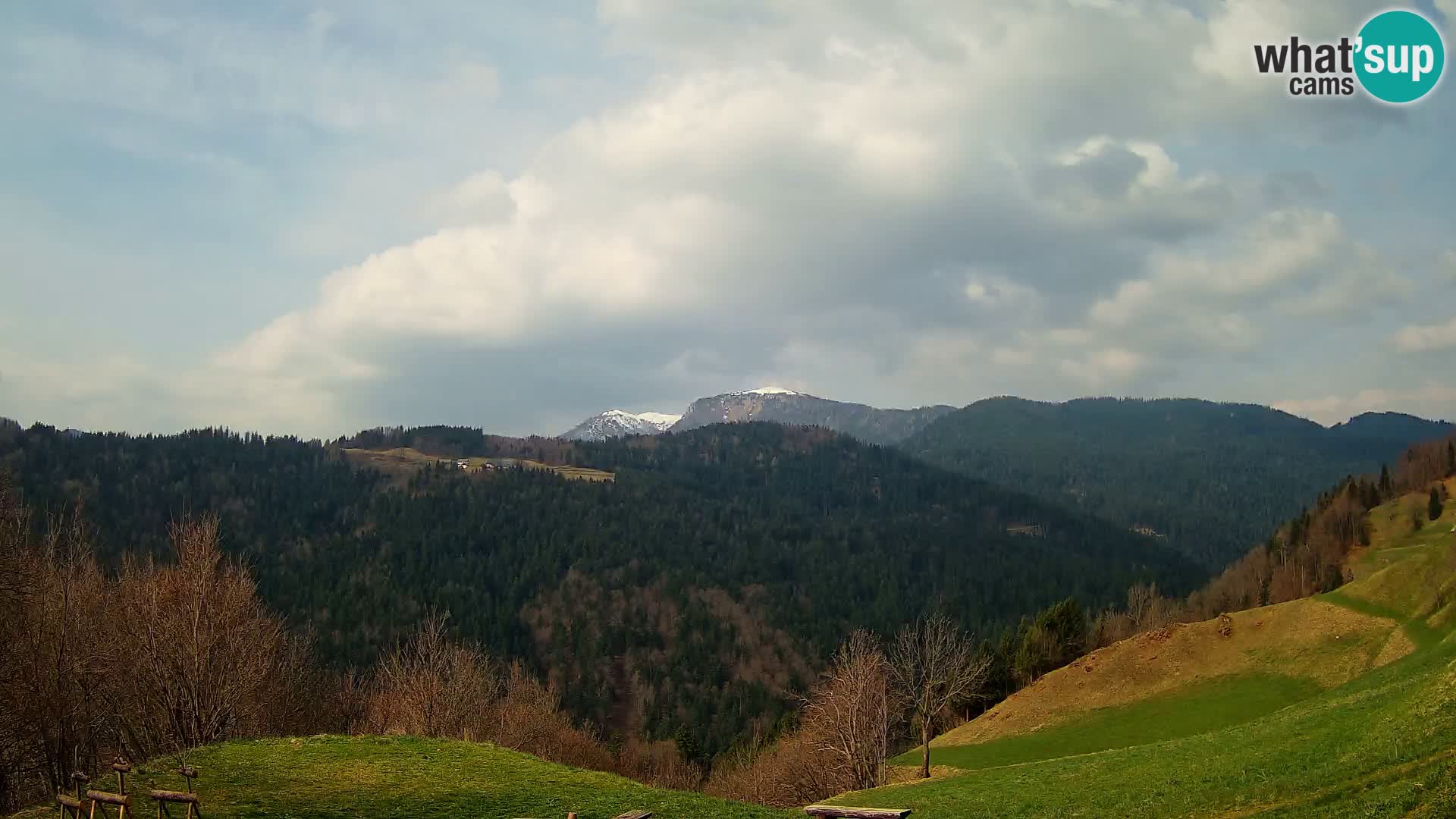 Webcam Brunarica Dražgoše – Live View of Ratitovec (1666 m)