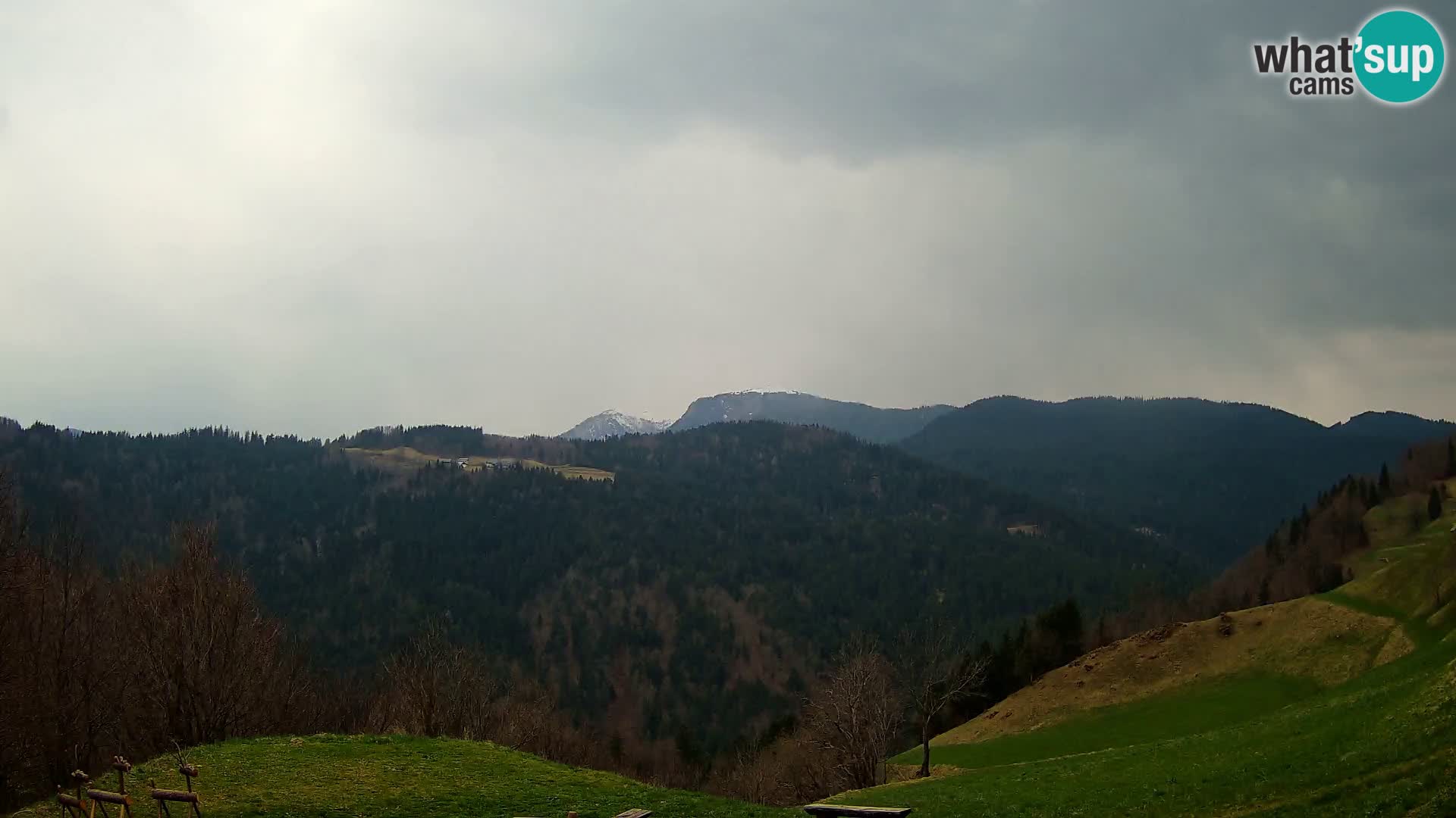 Webcam Brunarica Dražgoše – Vista live sul Ratitovec (1666 m)