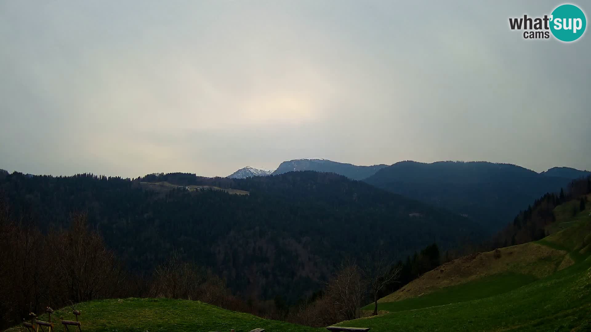 Web kamera Brunarica Dražgoše – Pogled uživo na Ratitovec (1666 m)