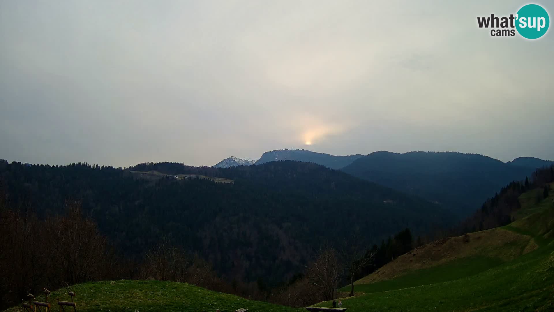 Web kamera Brunarica Dražgoše – Pogled uživo na Ratitovec (1666 m)