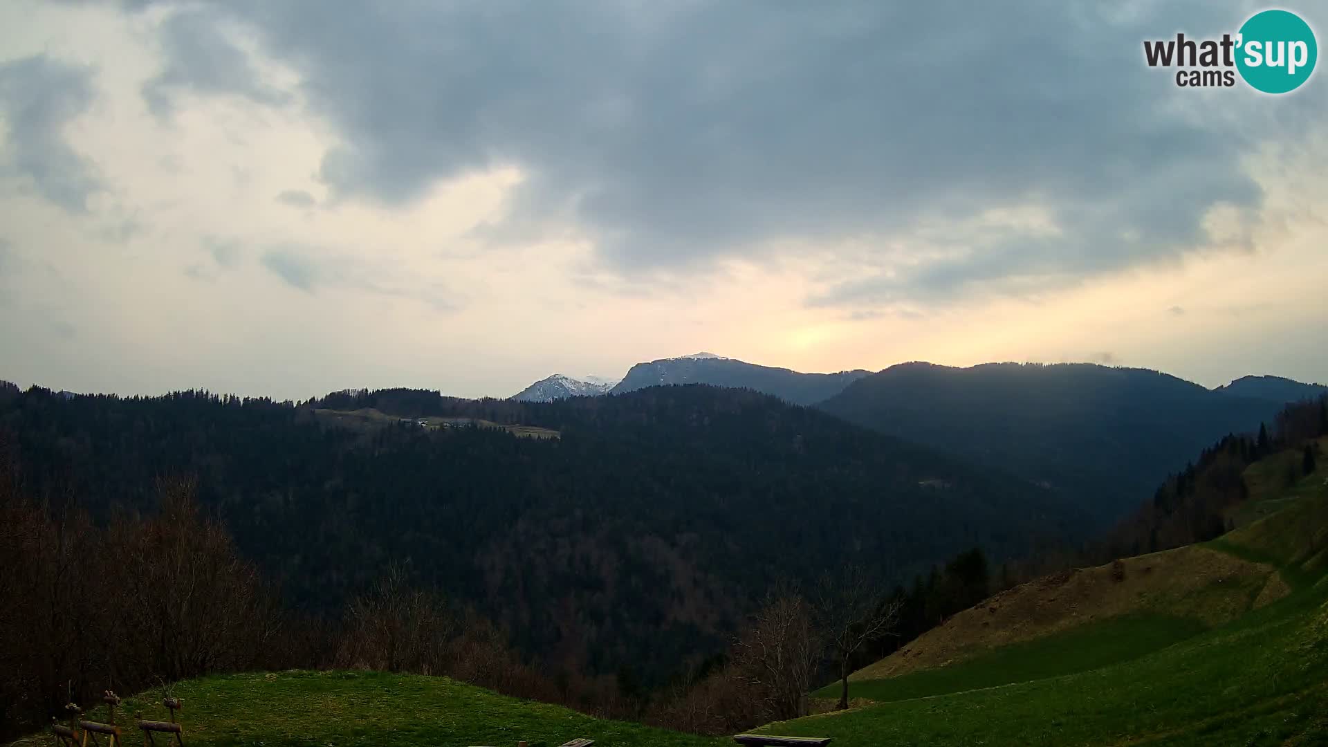 Webcam Brunarica Dražgoše – Vista live sul Ratitovec (1666 m)