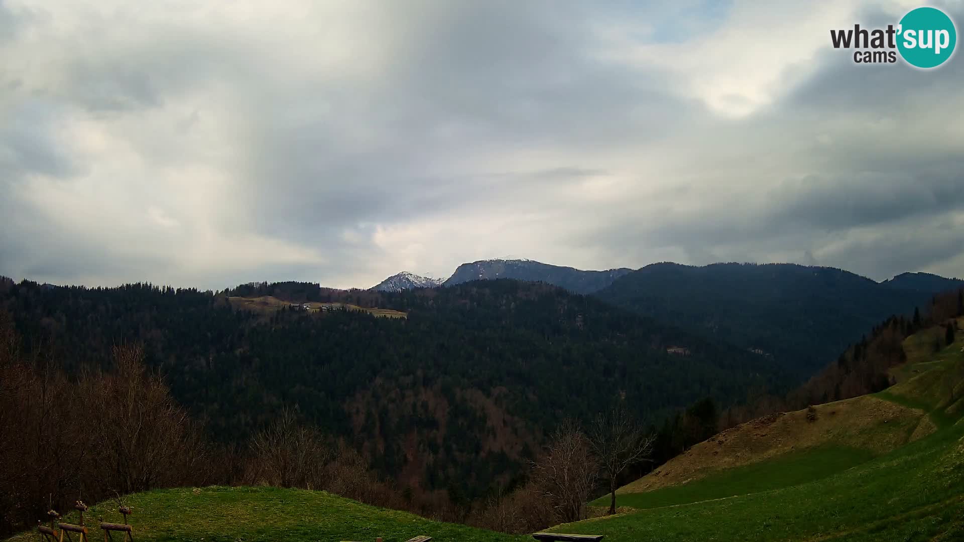 Webcam Brunarica Dražgoše – Liveblick auf Ratitovec (1666 m)