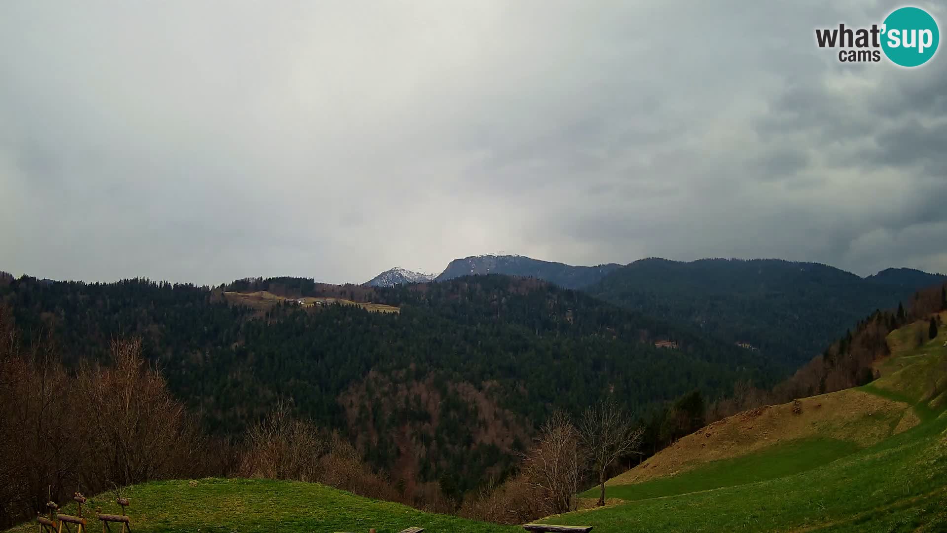 Webcam Brunarica Dražgoše – Liveblick auf Ratitovec (1666 m)