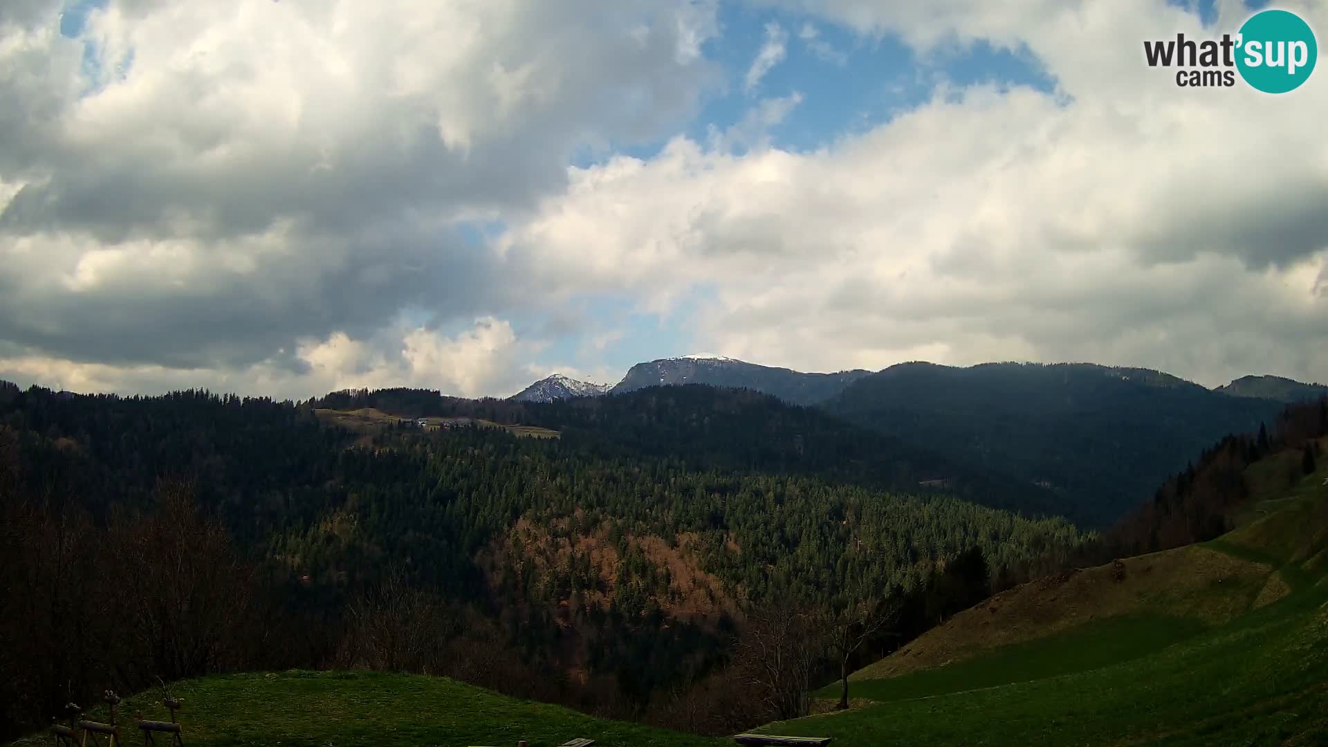 Webcam Brunarica Dražgoše – Liveblick auf Ratitovec (1666 m)