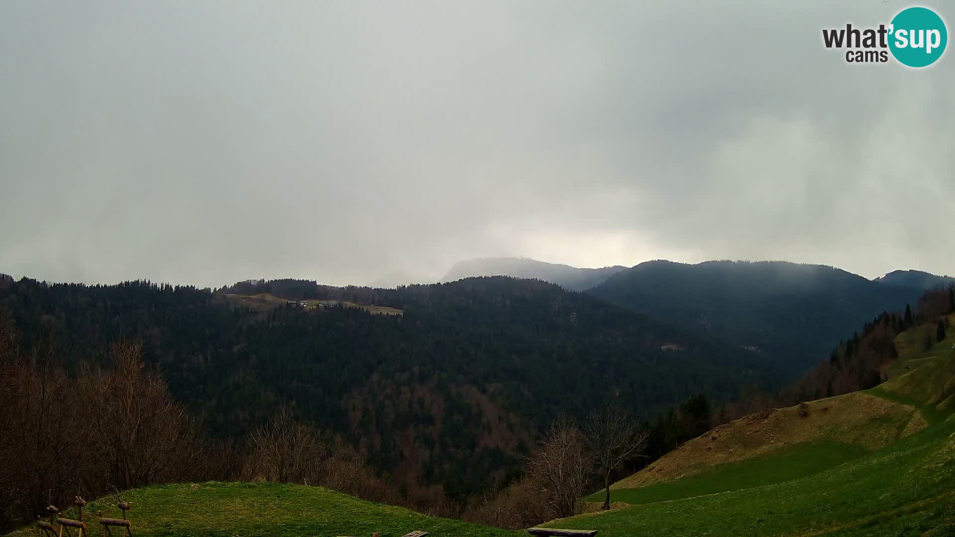 Webcam Brunarica Dražgoše – Liveblick auf Ratitovec (1666 m)