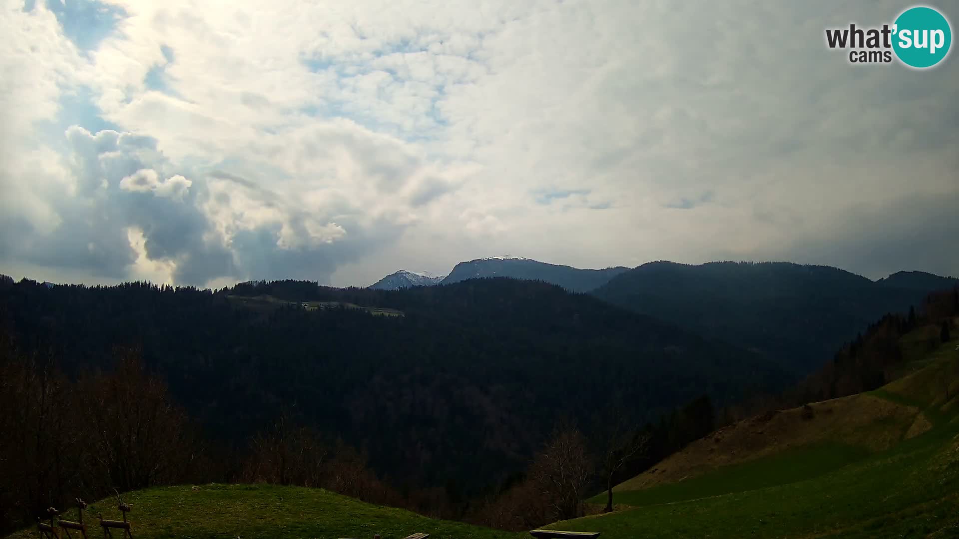 Webcam Brunarica Dražgoše – Vista live sul Ratitovec (1666 m)