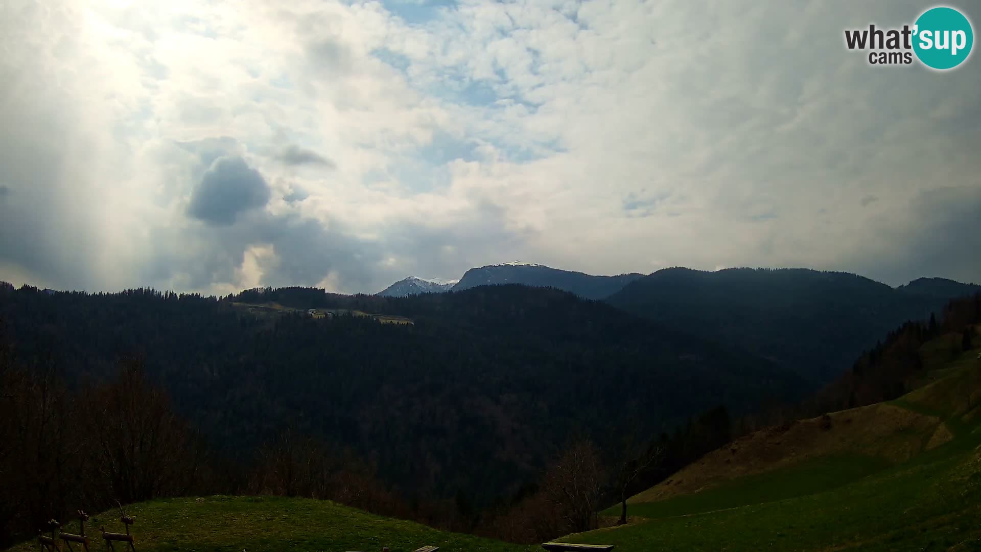 Webcam Brunarica Dražgoše – Live View of Ratitovec (1666 m)