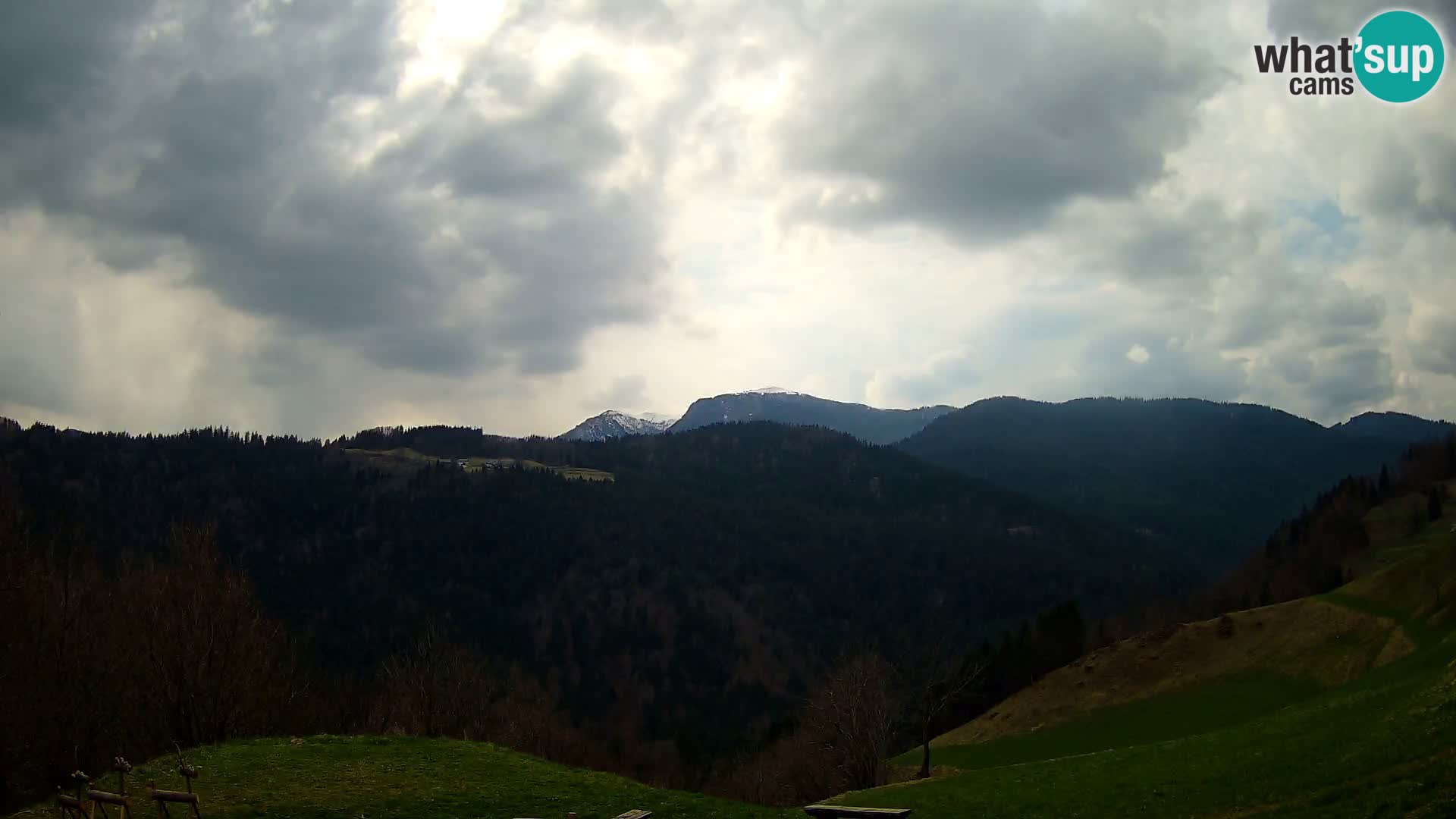 Webcam Brunarica Dražgoše – Liveblick auf Ratitovec (1666 m)