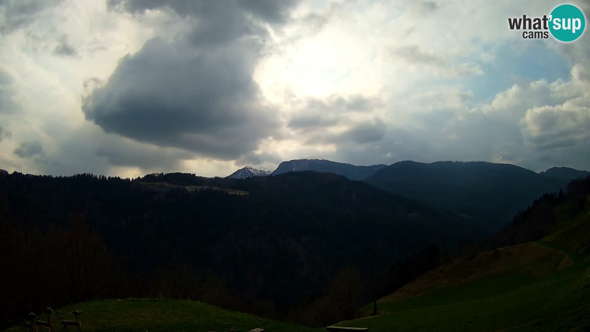 Webcam Brunarica Dražgoše – Liveblick auf Ratitovec (1666 m)