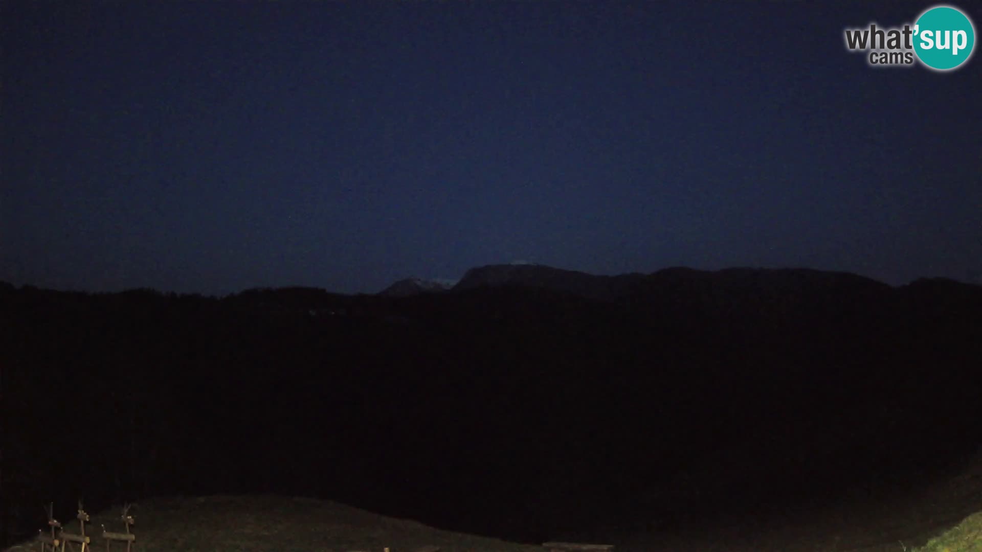 Webcam Brunarica Dražgoše – Live View of Ratitovec (1666 m)