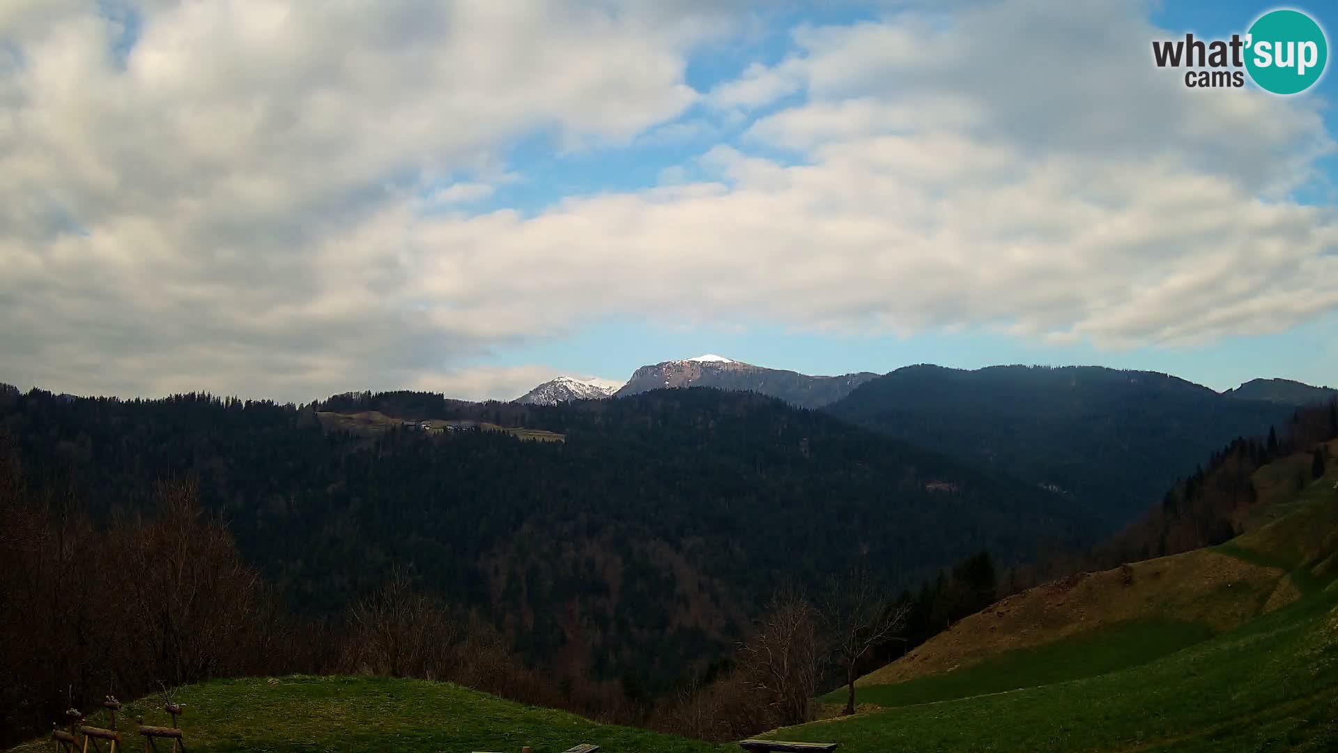 Webcam Brunarica Dražgoše – Live View of Ratitovec (1666 m)