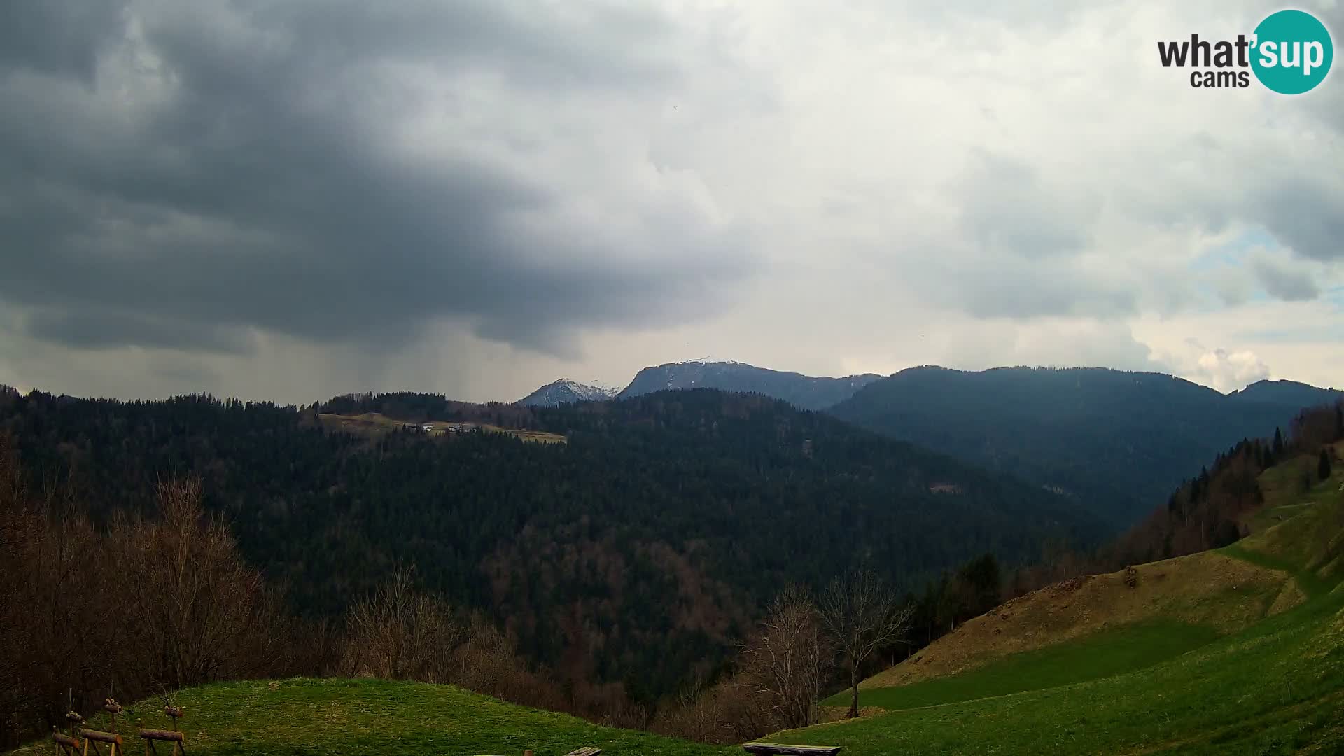 Webcam Brunarica Dražgoše – Vista live sul Ratitovec (1666 m)