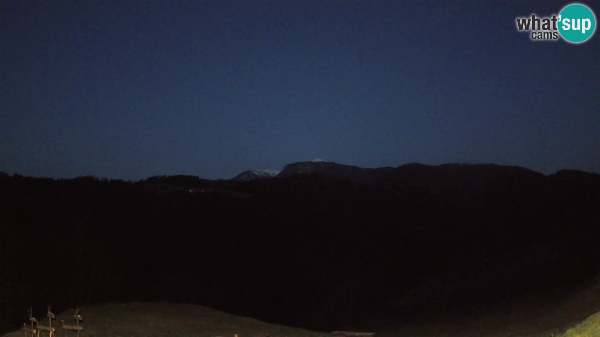 Webcam Brunarica Dražgoše – Live View of Ratitovec (1666 m)