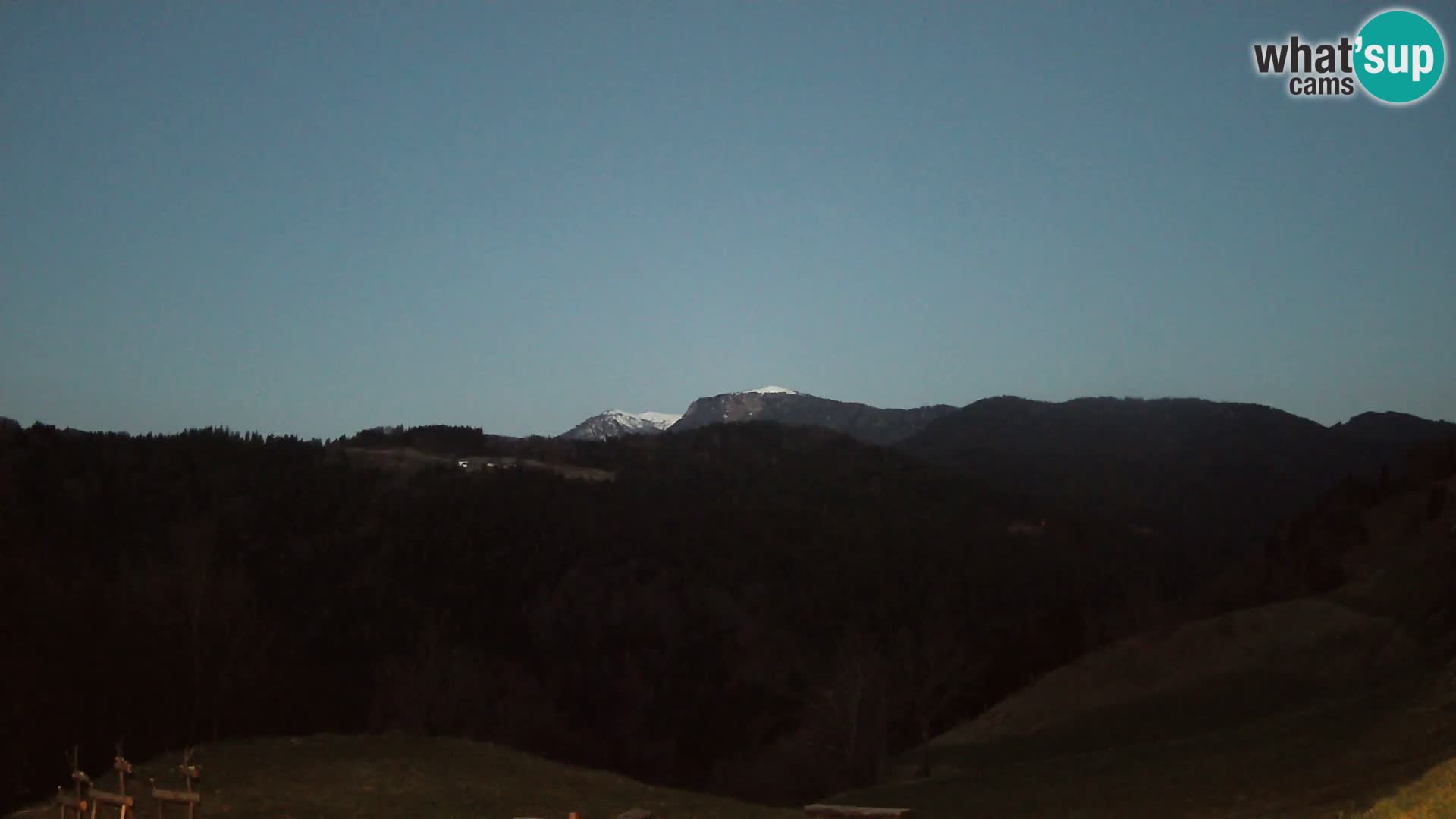 Webcam Brunarica Dražgoše – Live View of Ratitovec (1666 m)