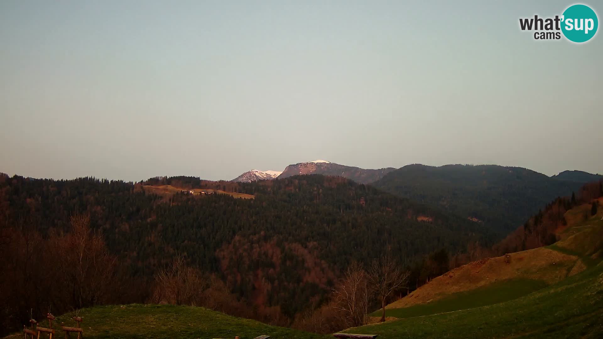 Web kamera Brunarica Dražgoše – Pogled uživo na Ratitovec (1666 m)