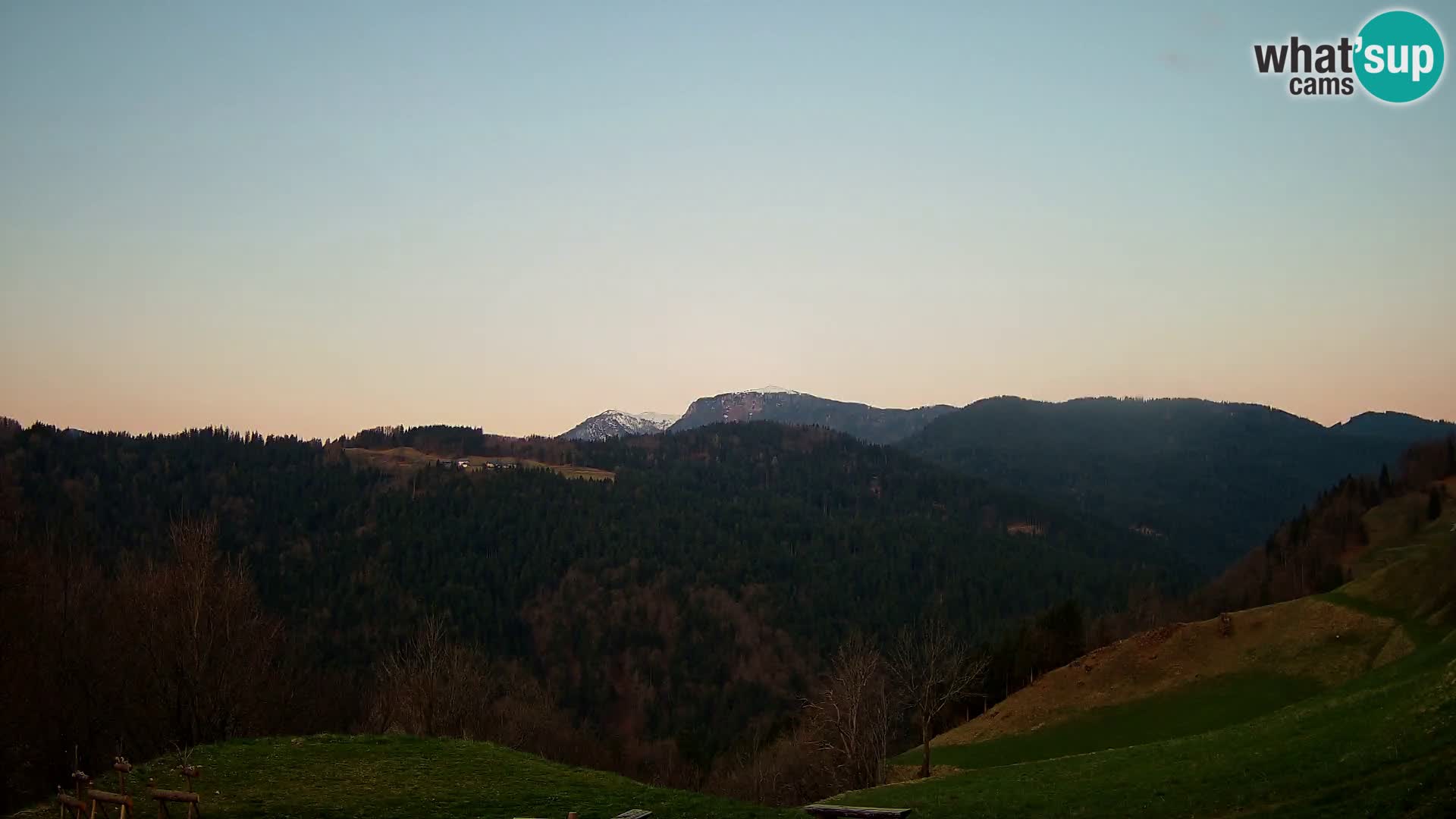 Webcam Brunarica Dražgoše – Live View of Ratitovec (1666 m)