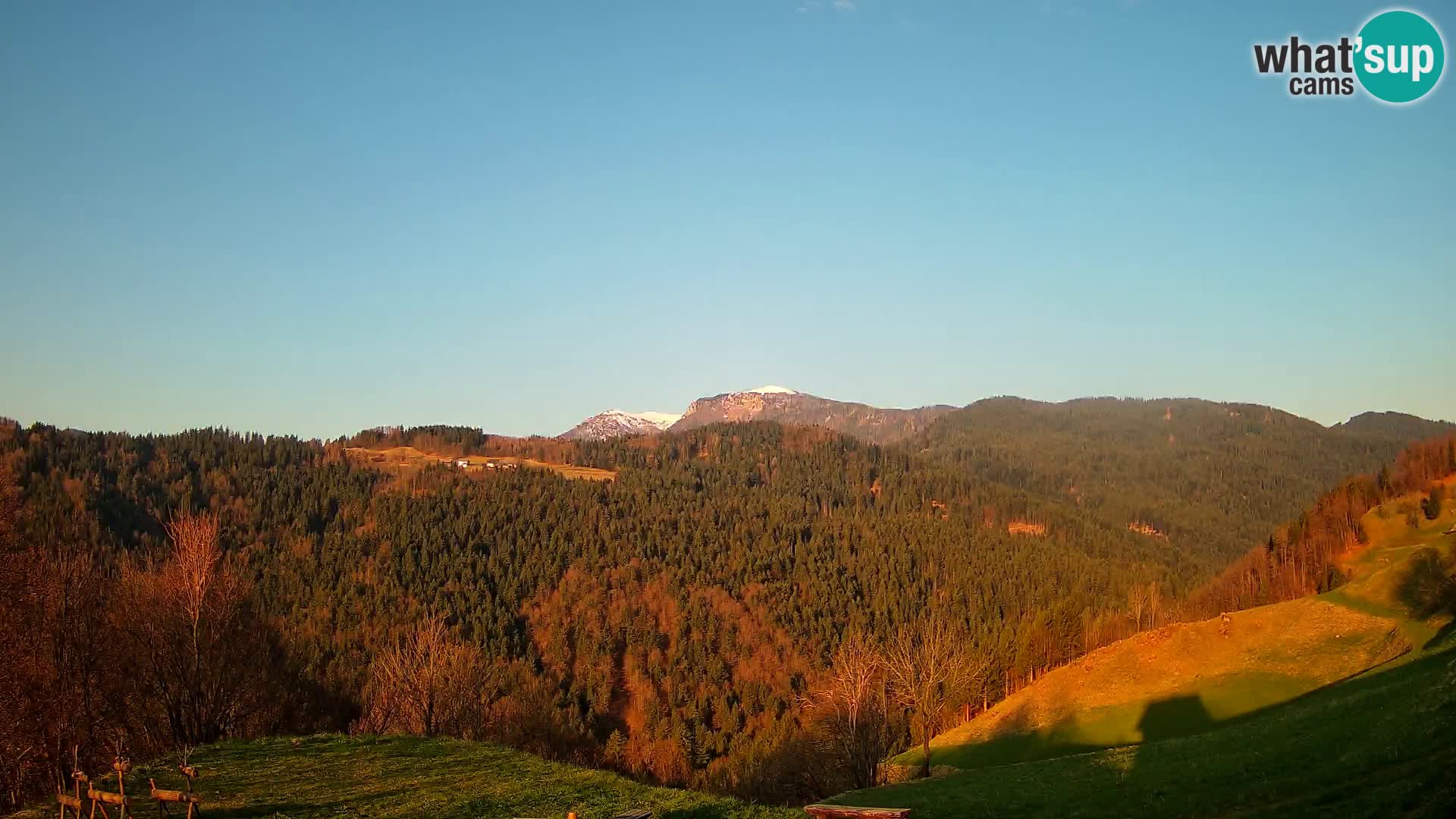 Web kamera Brunarica Dražgoše – Pogled uživo na Ratitovec (1666 m)