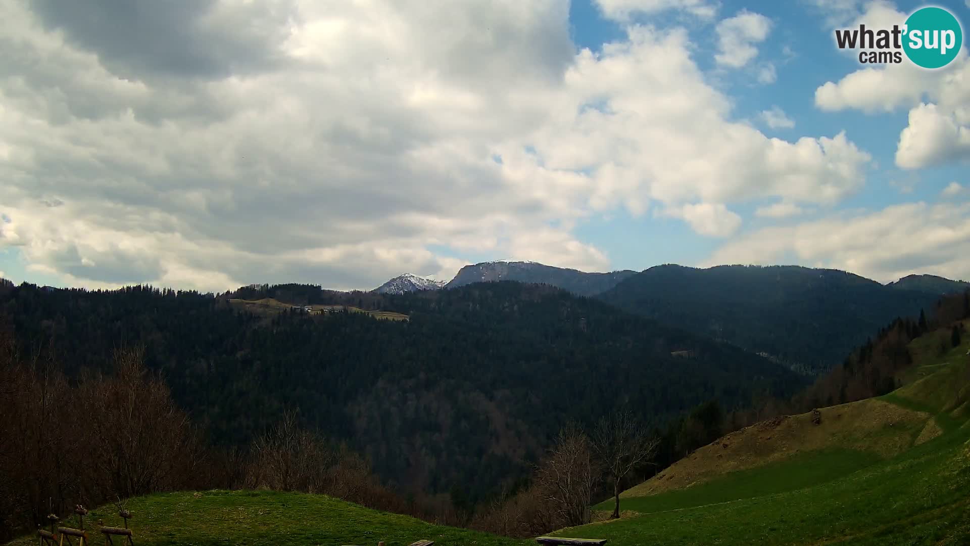 Web kamera Brunarica Dražgoše – Pogled uživo na Ratitovec (1666 m)