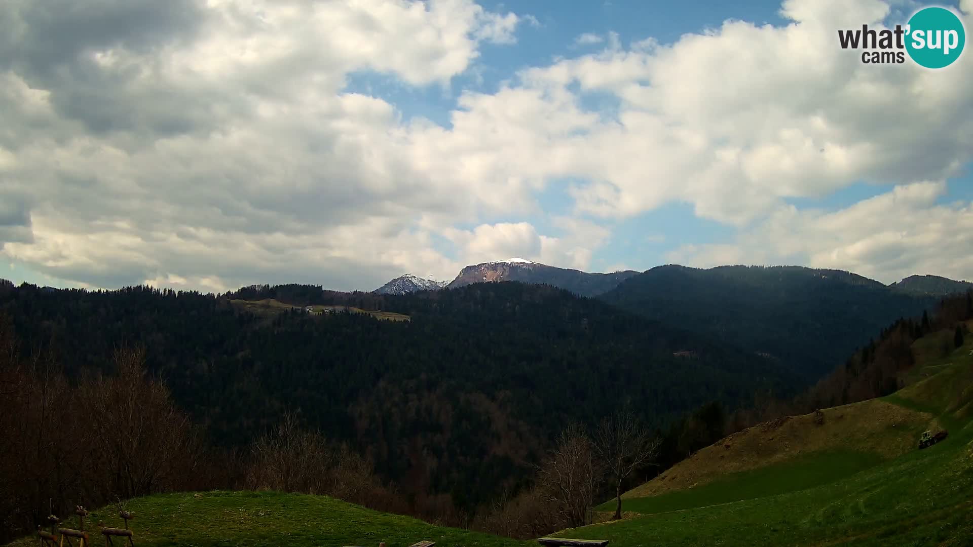 Webcam Brunarica Dražgoše – Vista live sul Ratitovec (1666 m)