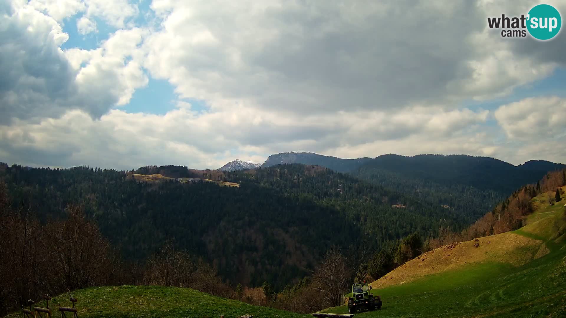 Web kamera Brunarica Dražgoše – Pogled uživo na Ratitovec (1666 m)